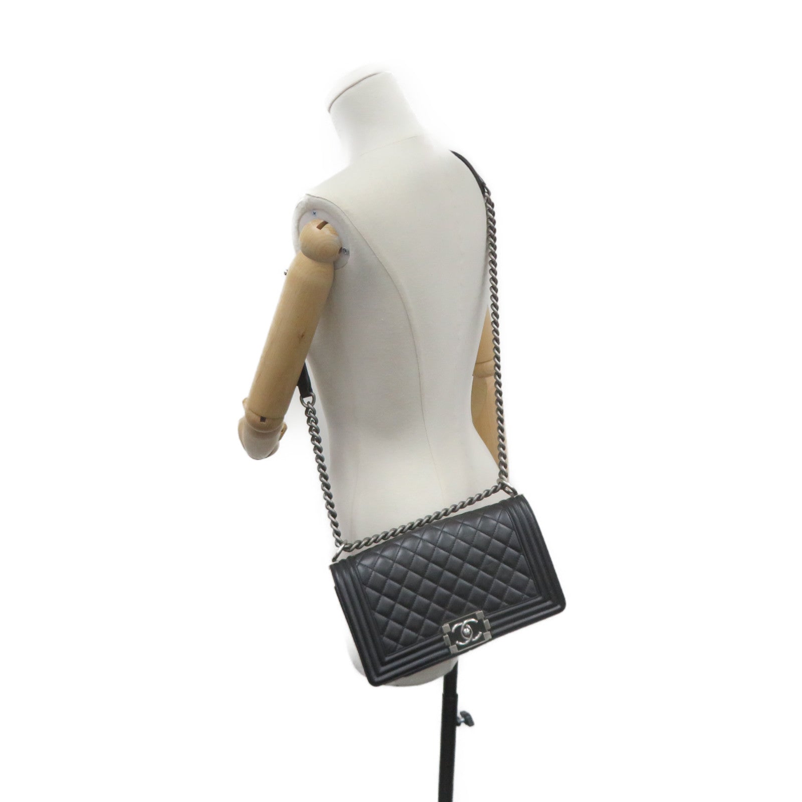 CHANEL rhombic cowhide leather Boy Chanel Chain Shoulder Bag silver buckle chain shoulder bag black