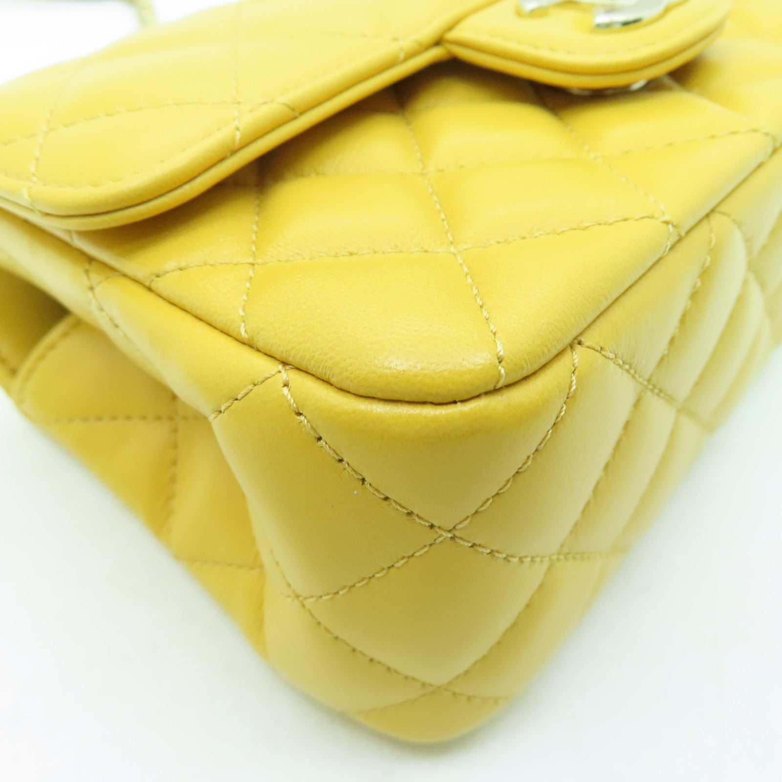 CHANEL 菱格羊皮皮革Chain Shoulder金扣鏈帶肩背袋黃色