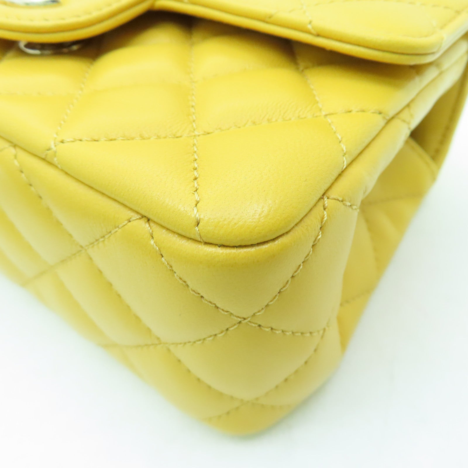 CHANEL 菱格羊皮皮革Chain Shoulder金扣鏈帶肩背袋黃色