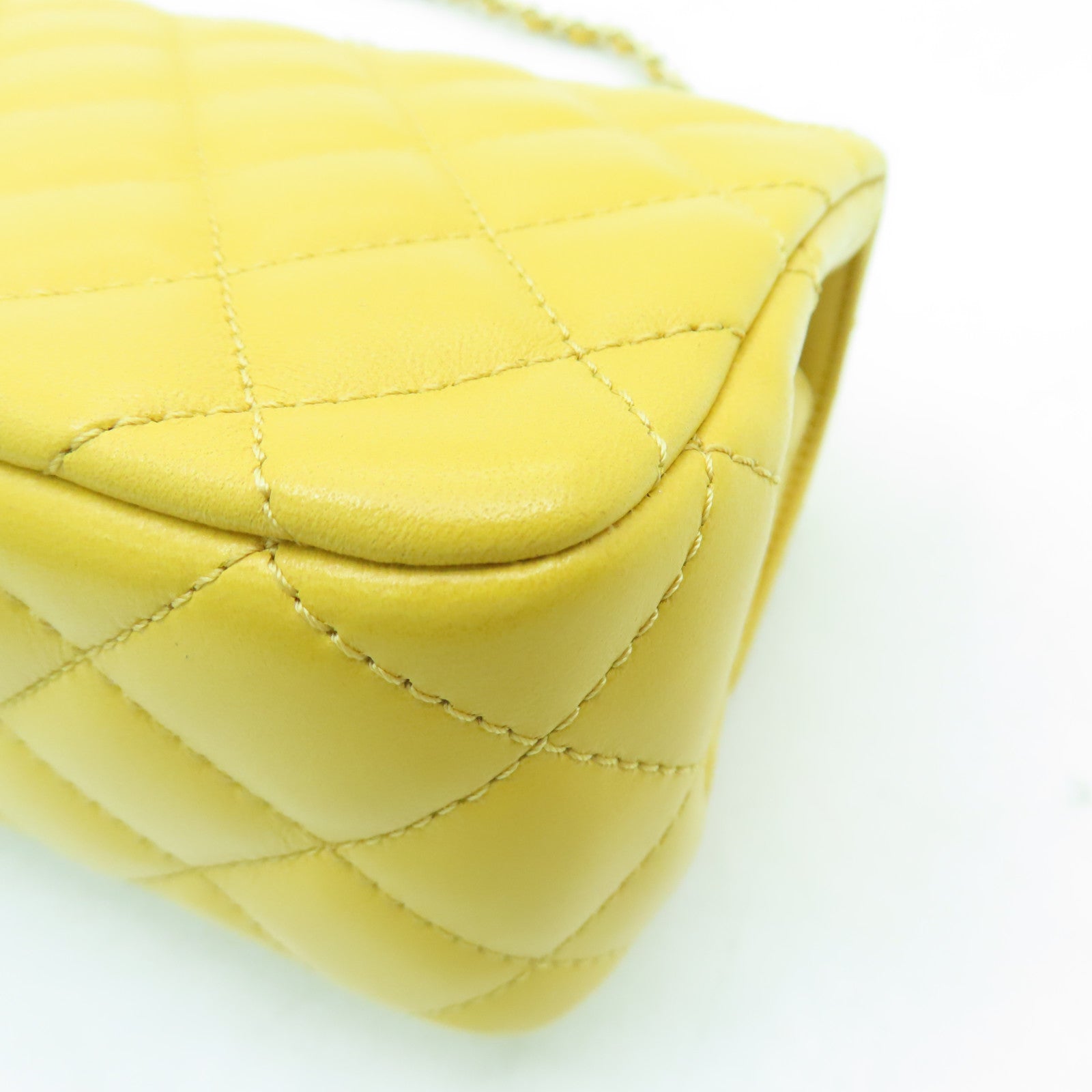 CHANEL 菱格羊皮皮革Chain Shoulder金扣鏈帶肩背袋黃色