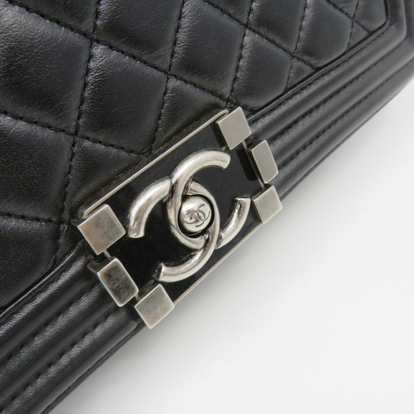 CHANEL rhombic cowhide leather Boy Chanel Chain Shoulder Bag silver buckle chain shoulder bag black