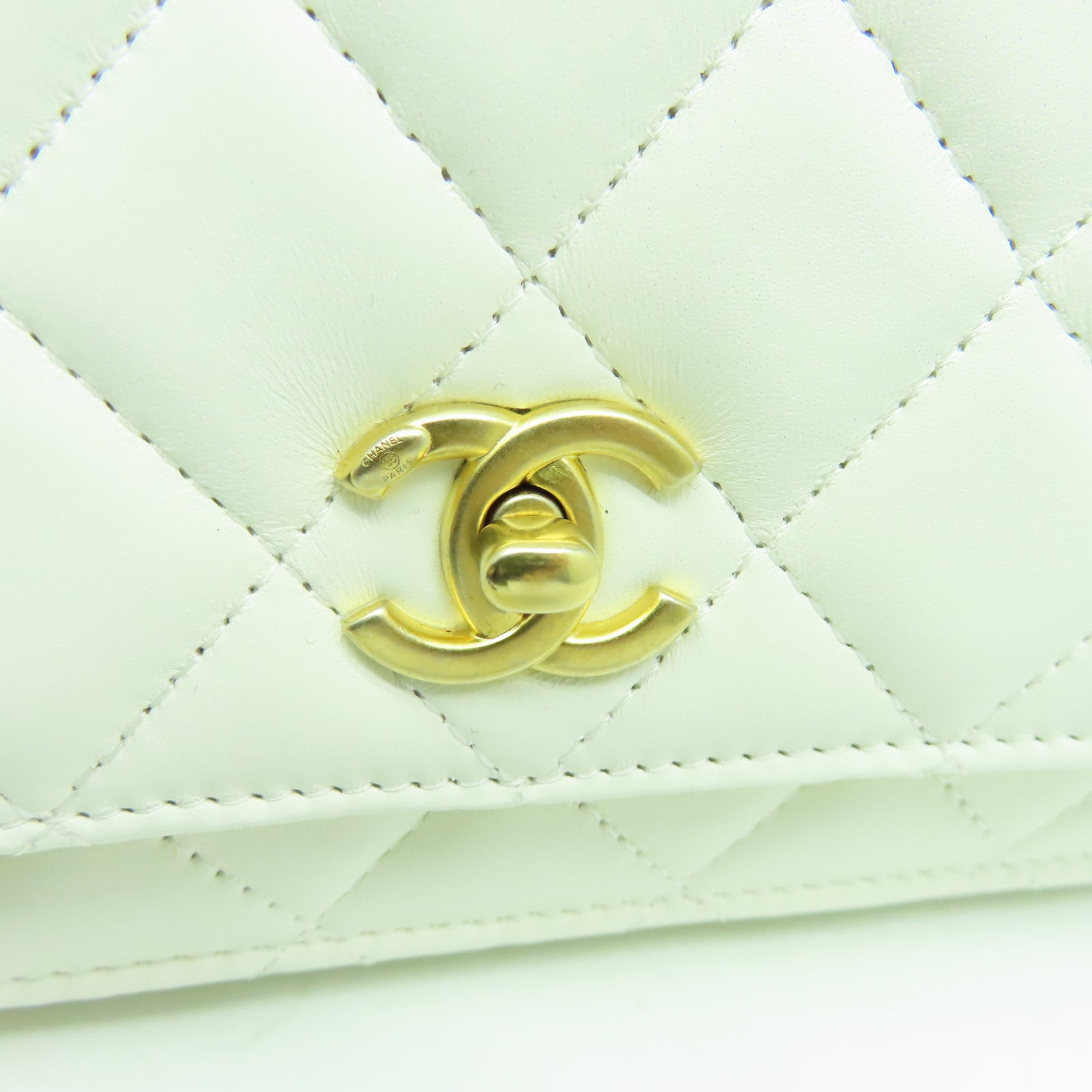CHANEL 菱格牛皮皮革Wallet On Chain金扣鏈帶肩背袋白色