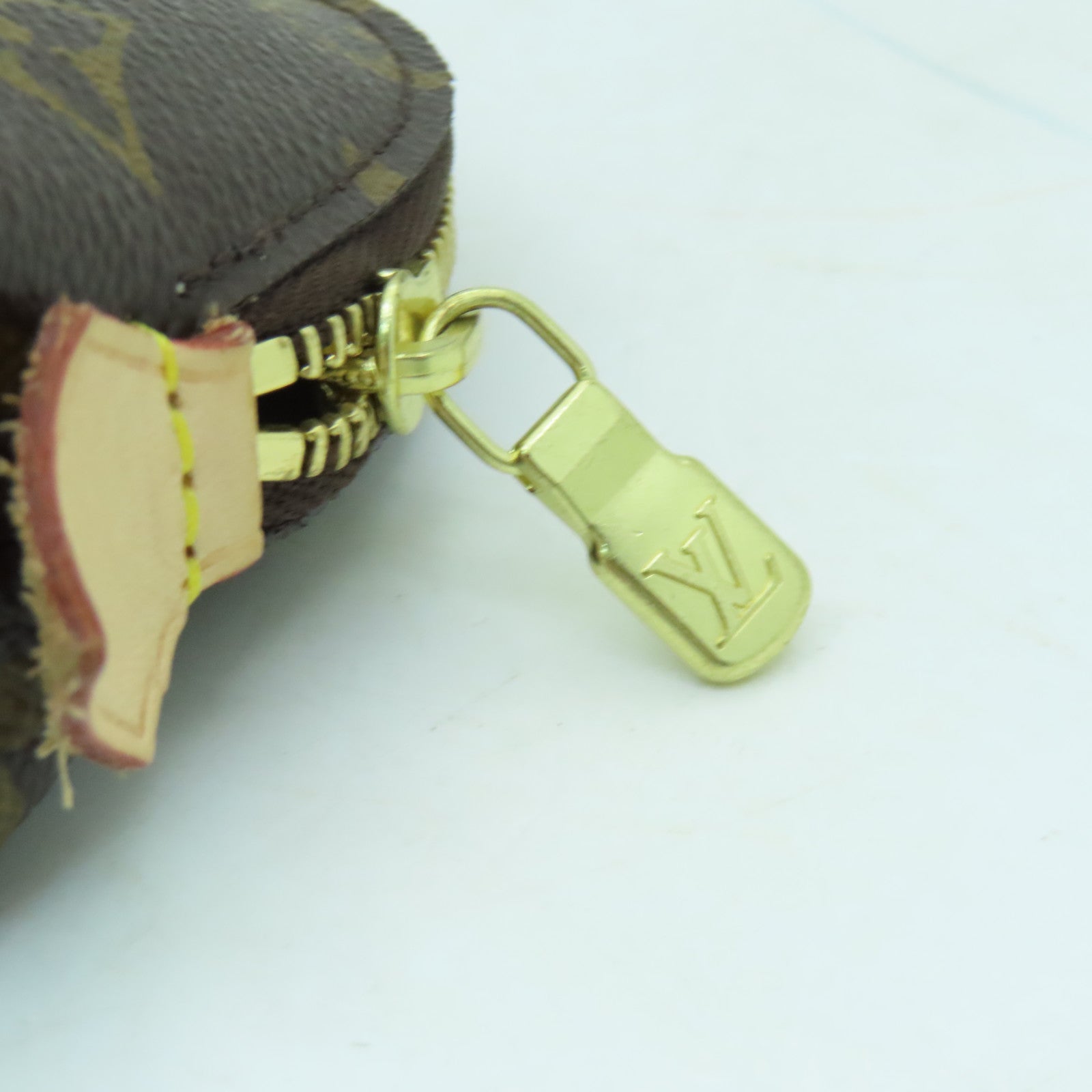LOUIS VUITTON Monogram Cosmetic Pouch金扣手拿包啡色