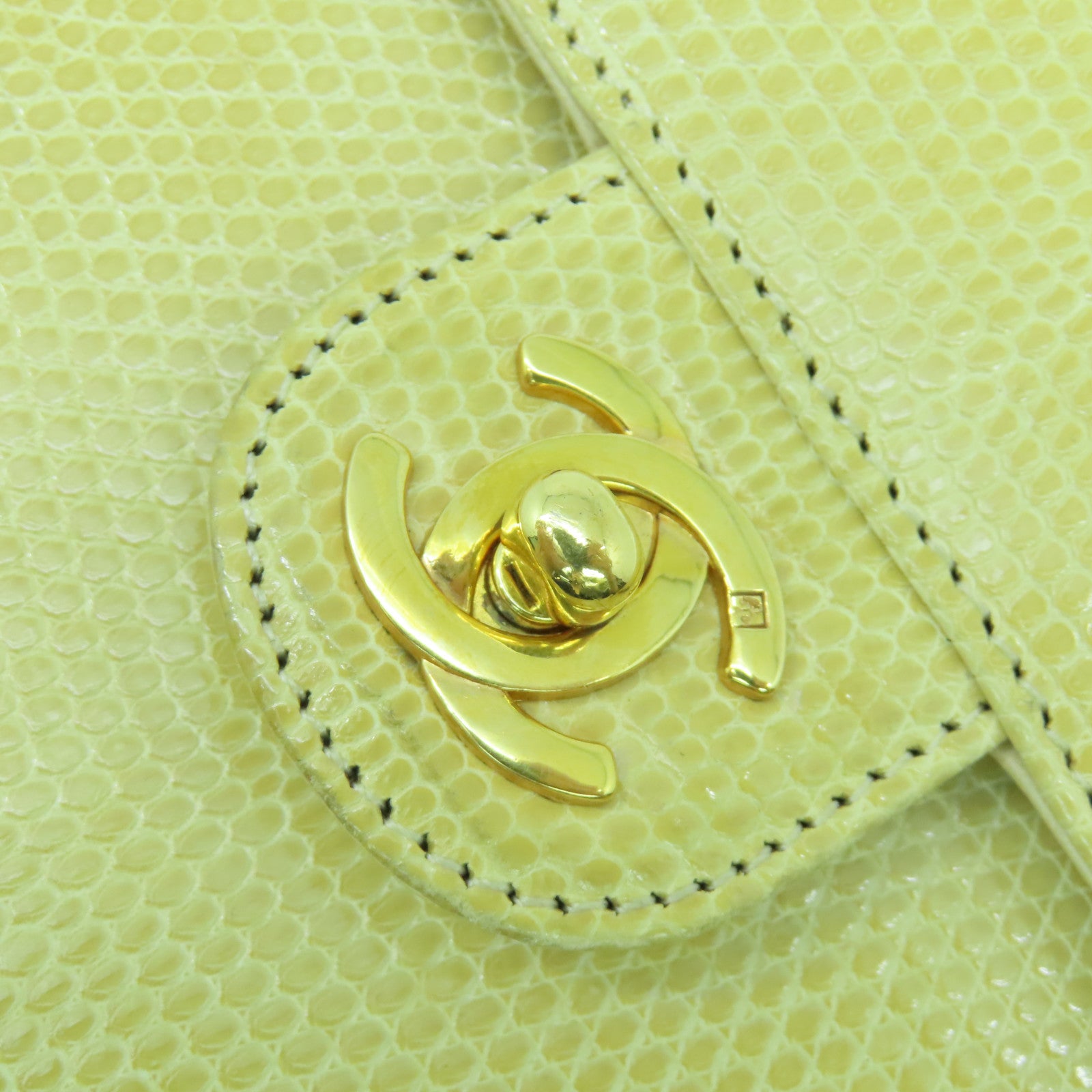 CHANEL 蜥蝪皮革Vintage Chain Shoulder Bag金扣肩背袋黃色