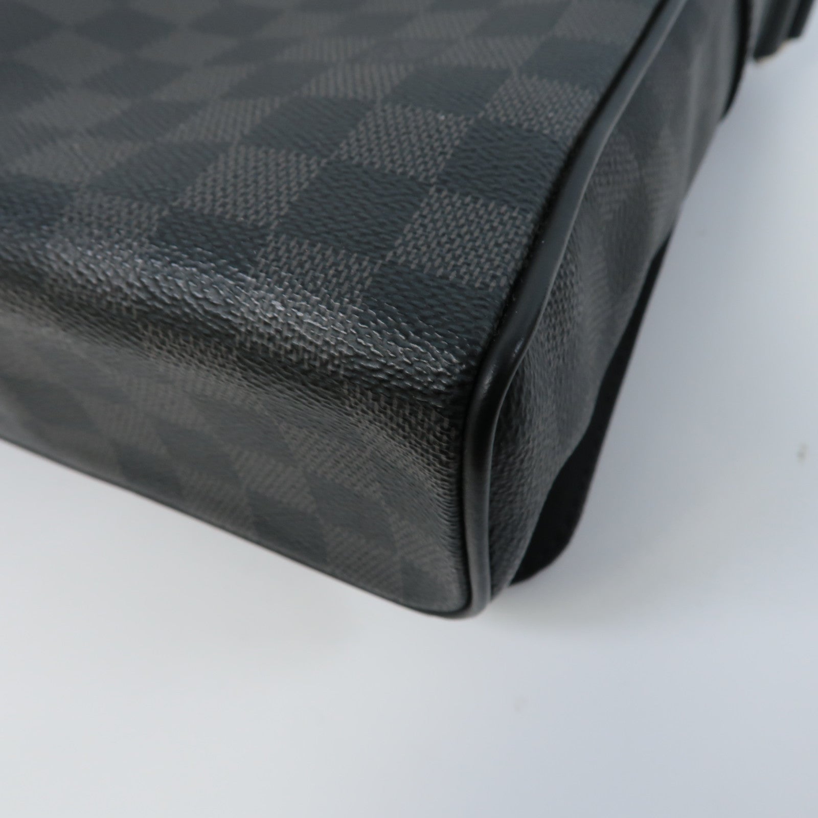 LOUIS VUITTON Damier Graphite Distrist PM銀扣肩背袋黑色