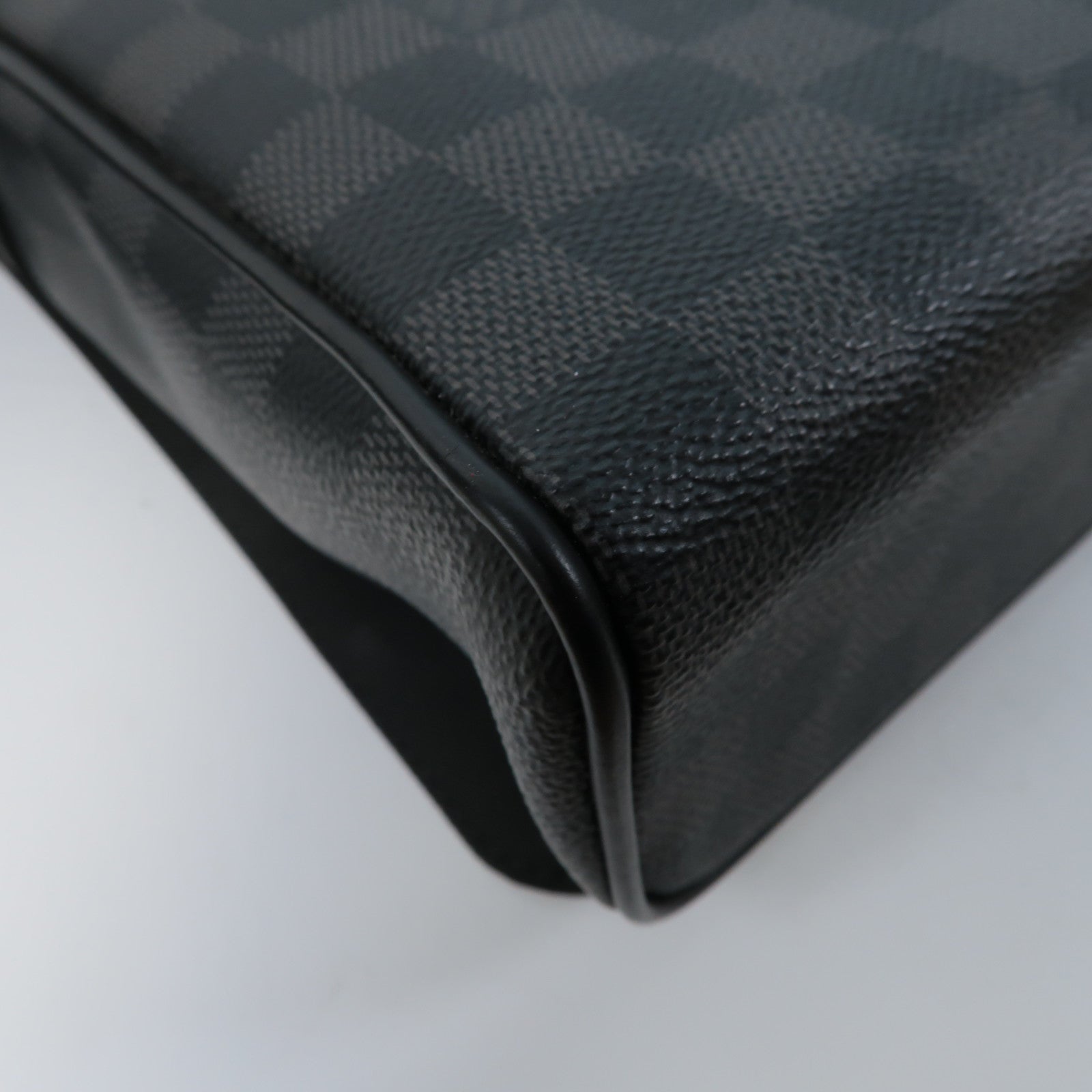 LOUIS VUITTON Damier Graphite Distrist PM銀扣肩背袋黑色