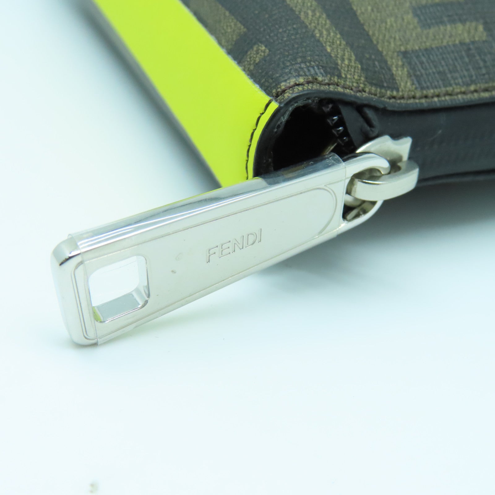 FENDI 涂层皮革Clutch Bag银扣手拿包啡色黄色