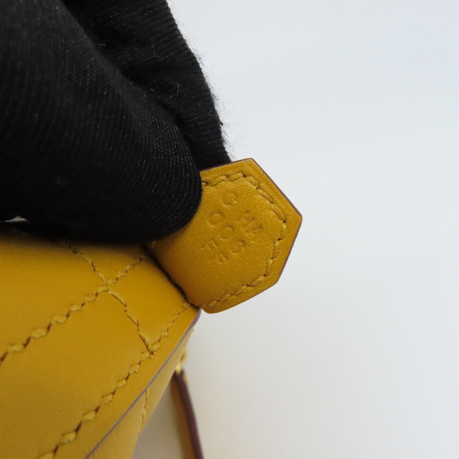 HERMES Swift Leather Bolide 27 Gold Buckle Handle Shoulder Bag Yellow