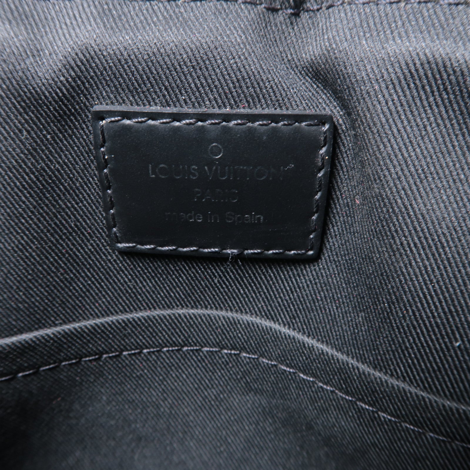 LOUIS VUITTON Damier Graphite Distrist PM銀扣肩背袋黑色