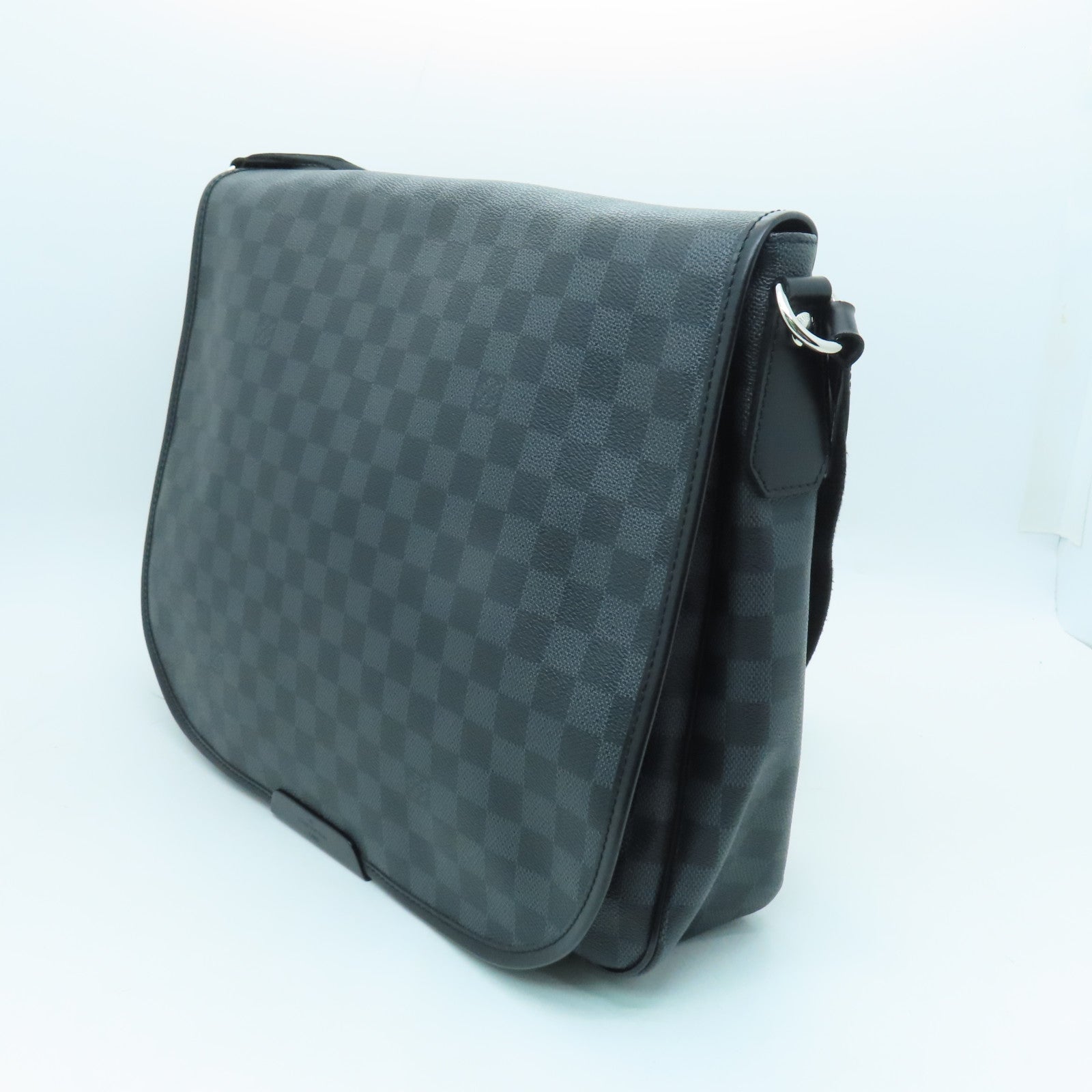 LOUIS VUITTON Damier Daniel GM Silver Buckle Shoulder Bag Black