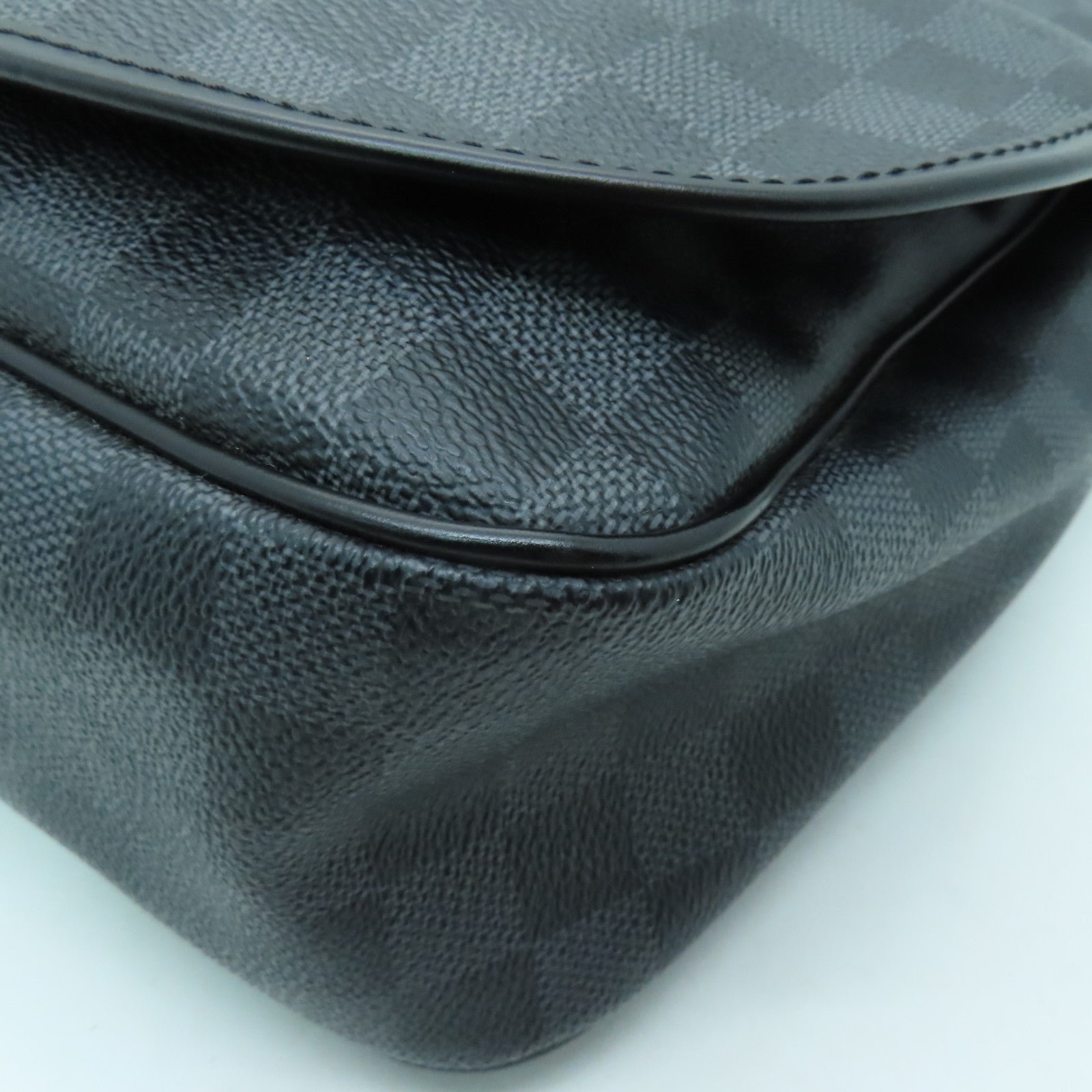 LOUIS VUITTON Damier Daniel GM Silver Buckle Shoulder Bag Black