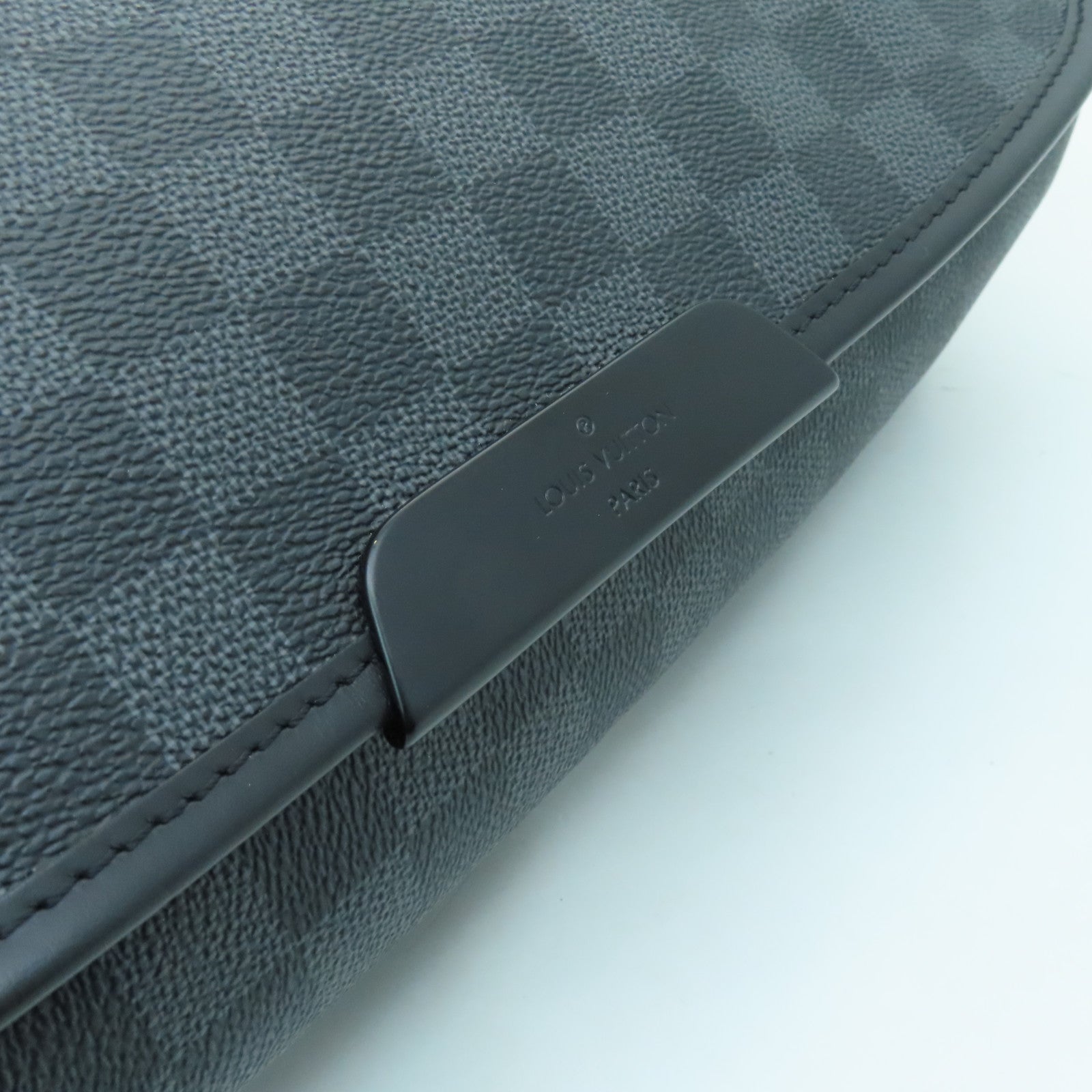 LOUIS VUITTON Damier Daniel GM Silver Buckle Shoulder Bag Black