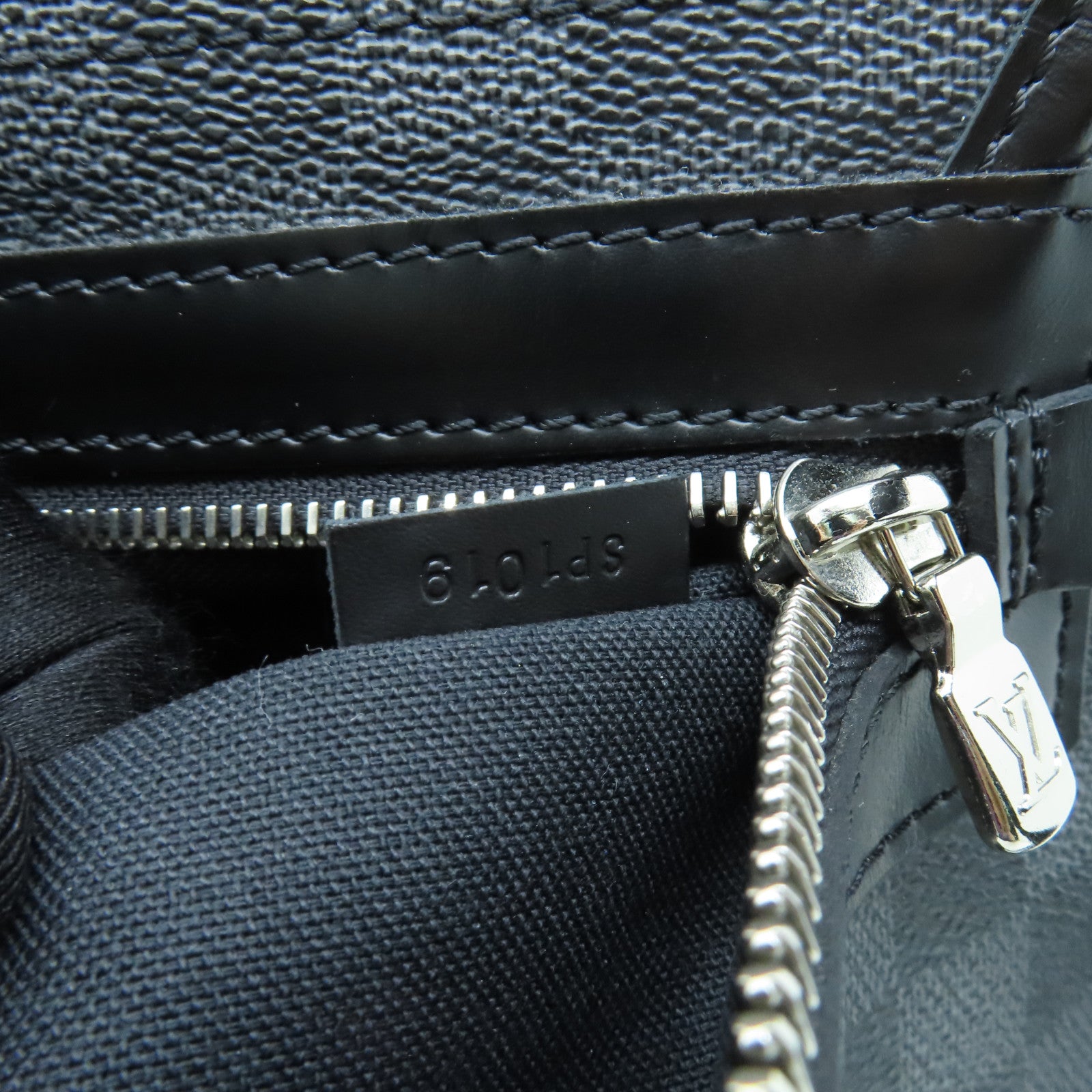 LOUIS VUITTON Damier Daniel GM Silver Buckle Shoulder Bag Black