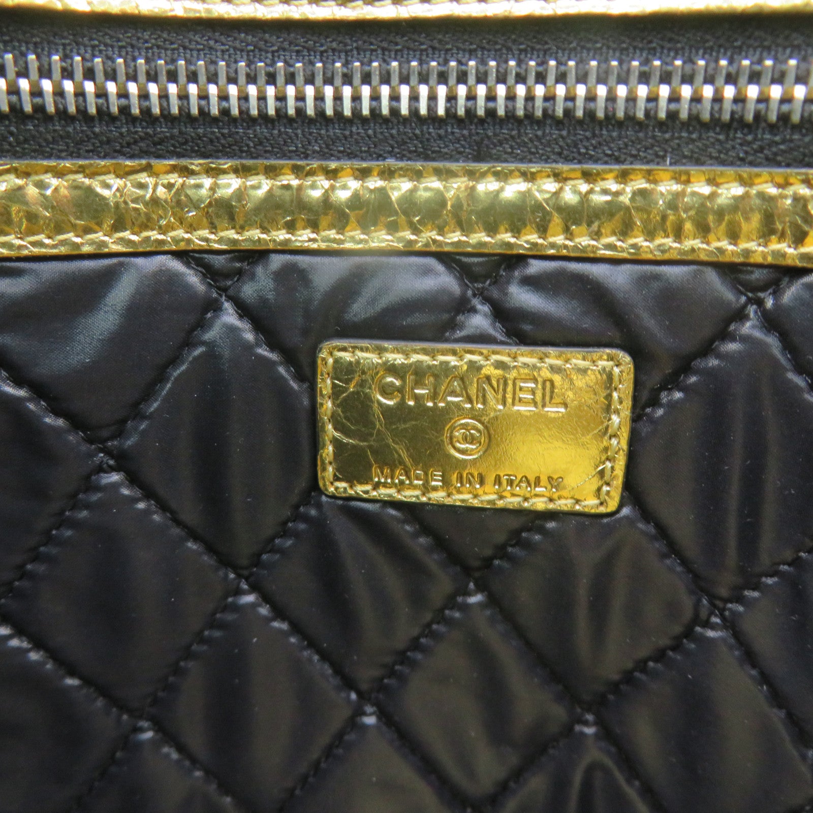 CHANEL 牛皮皮革Pouch手拿包金色