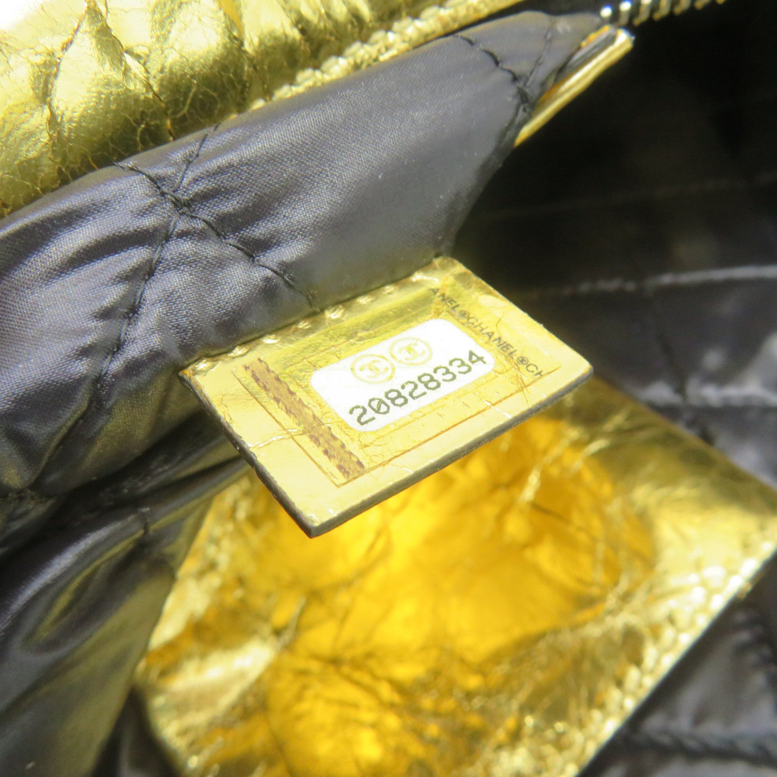 CHANEL 牛皮皮革Pouch手拿包金色