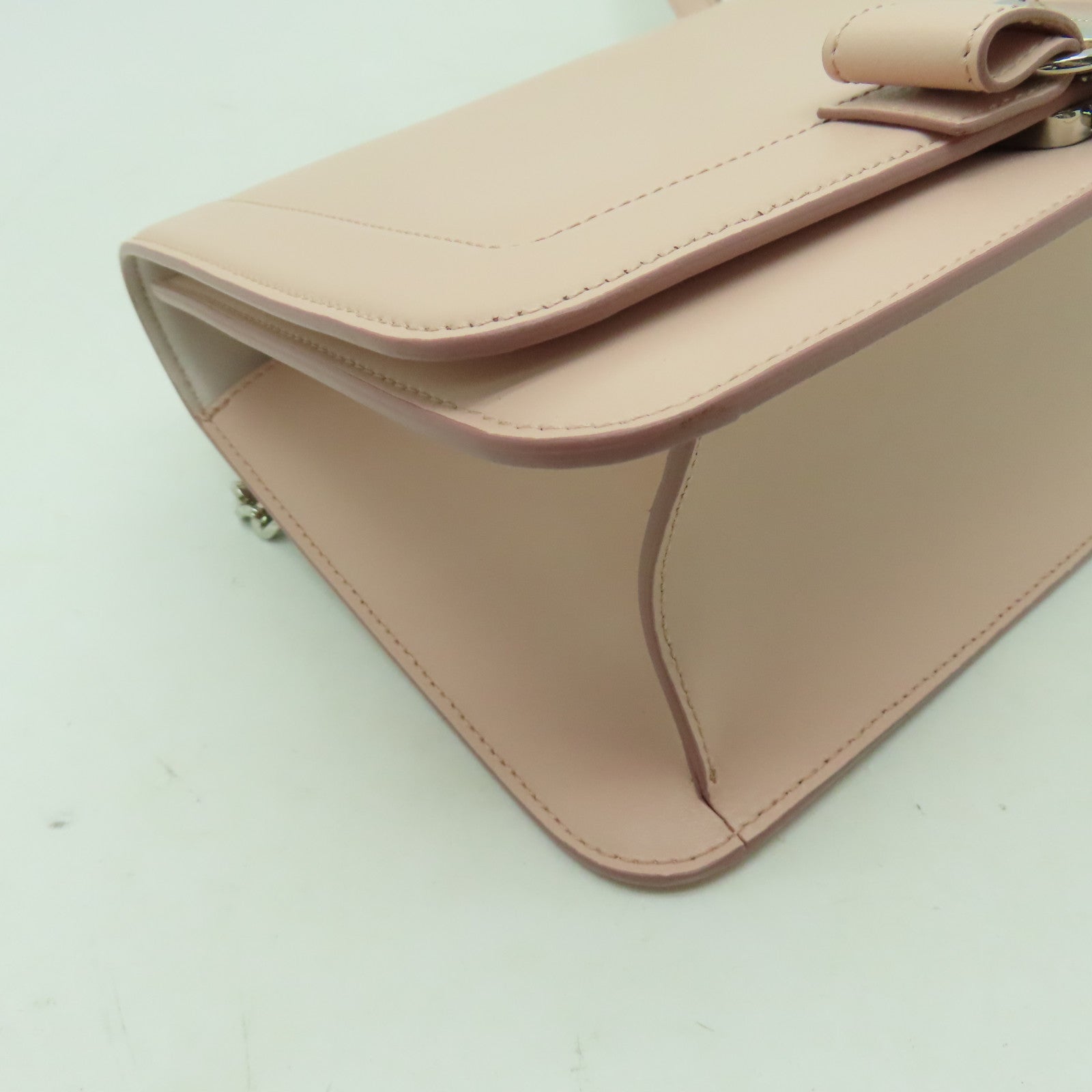 Salvatore Ferragamo 牛皮皮革Chain Shoulder銀扣肩背袋粉紅色