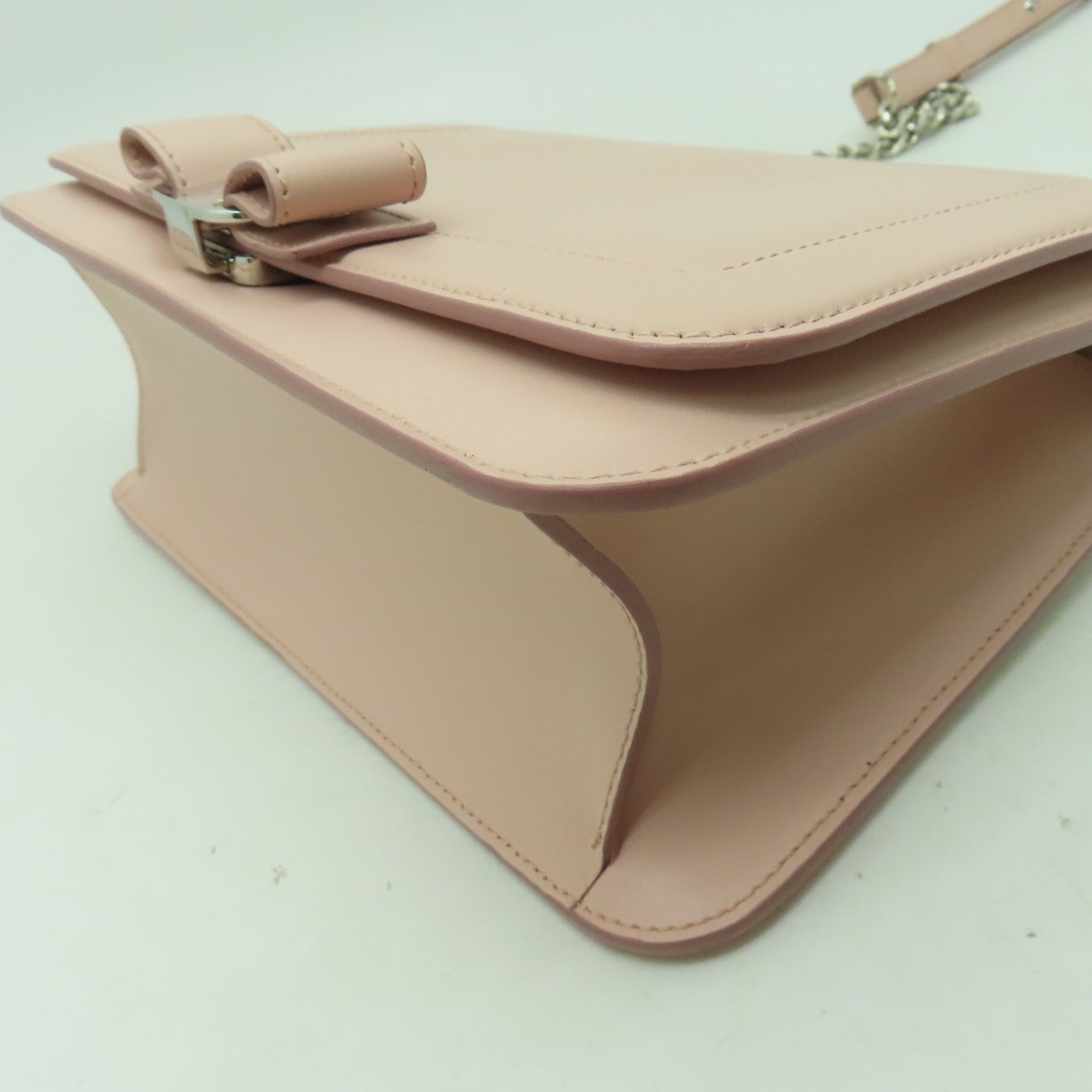 Salvatore Ferragamo 牛皮皮革Chain Shoulder銀扣肩背袋粉紅色