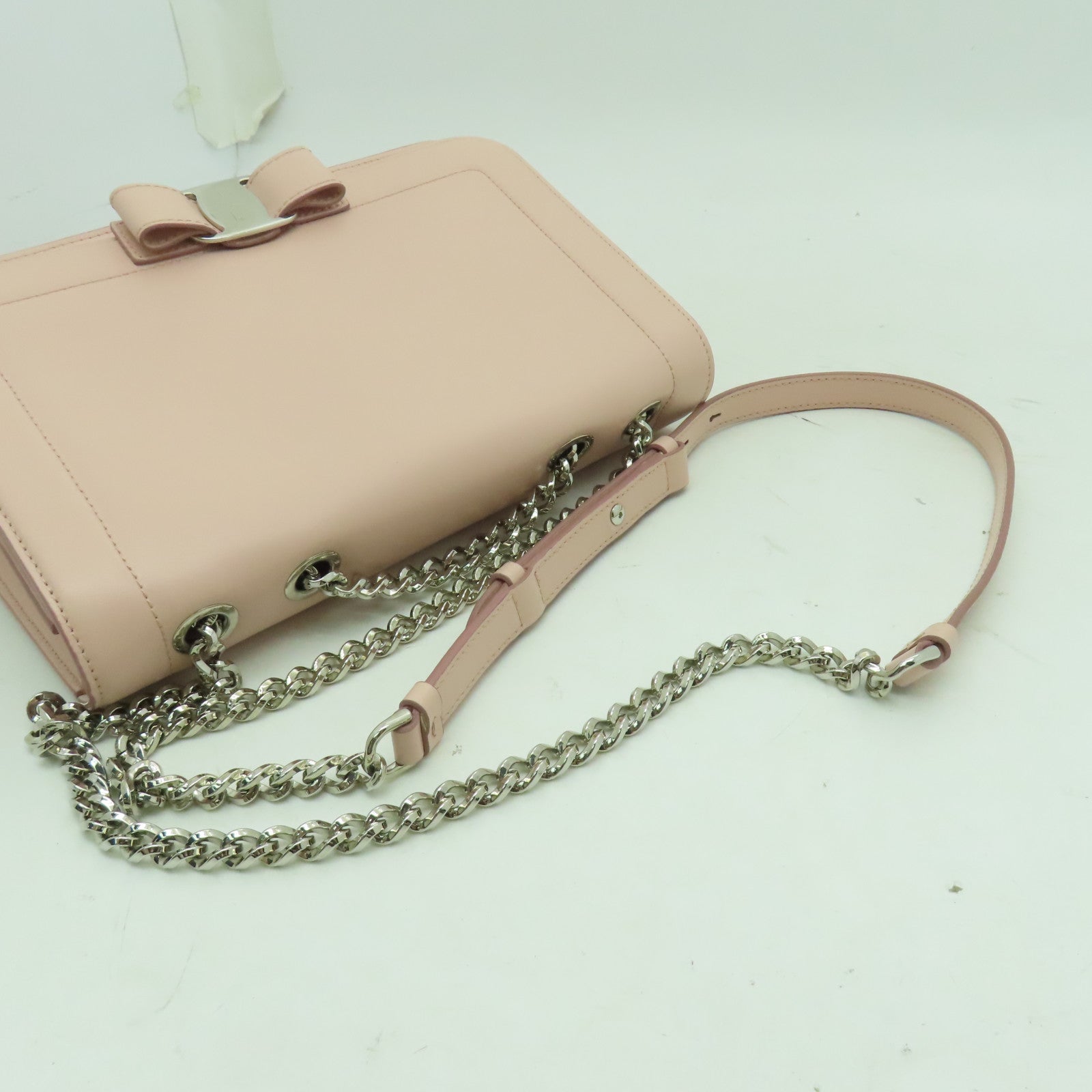 Salvatore Ferragamo 牛皮皮革Chain Shoulder銀扣肩背袋粉紅色