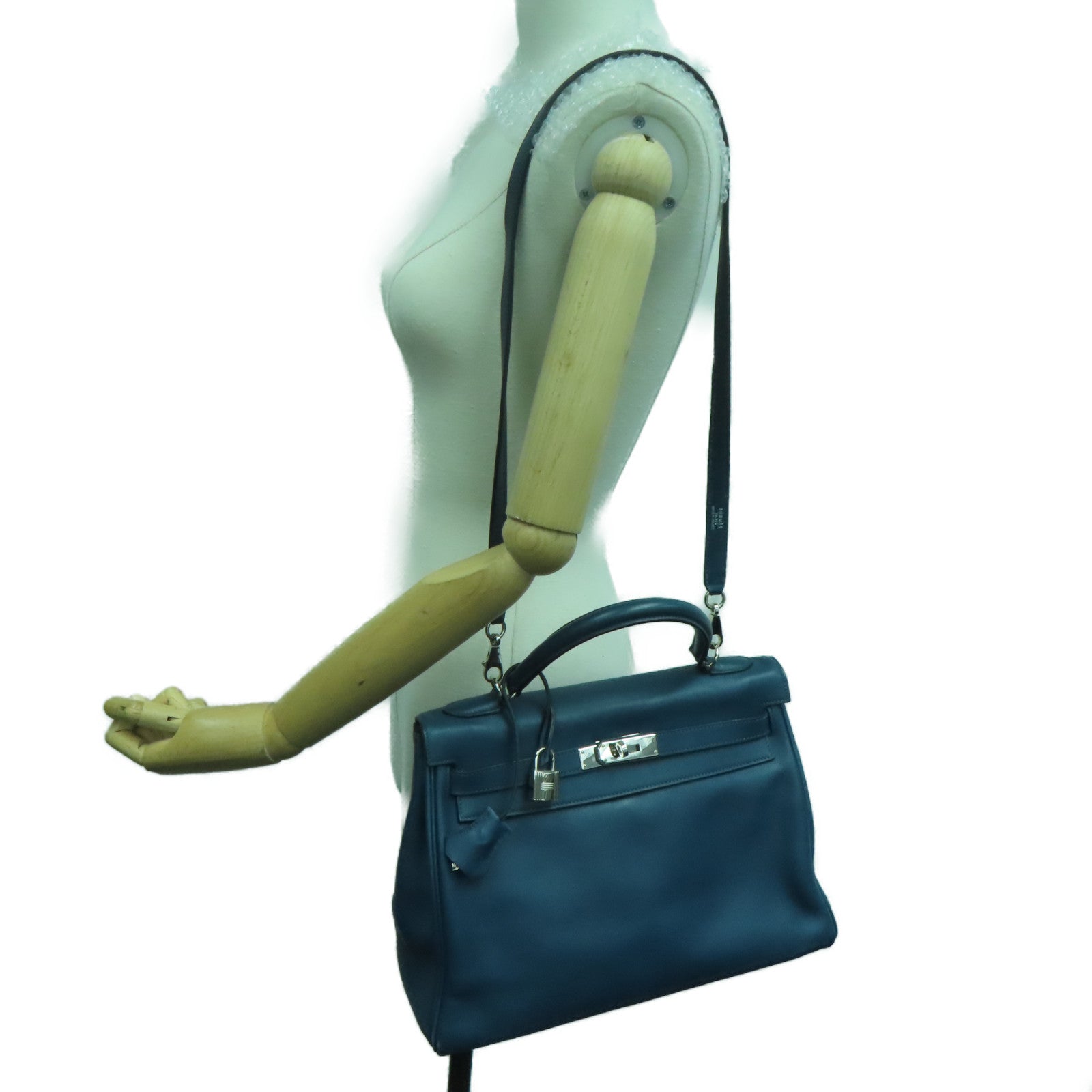 HERMES Swift leather Kelly 32 silver buckle handle shoulder bag dark blue