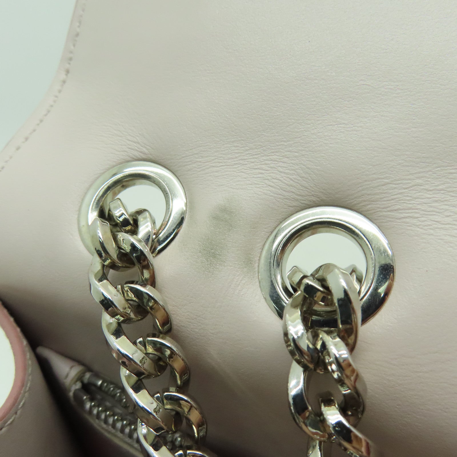 Salvatore Ferragamo 牛皮皮革Chain Shoulder銀扣肩背袋粉紅色