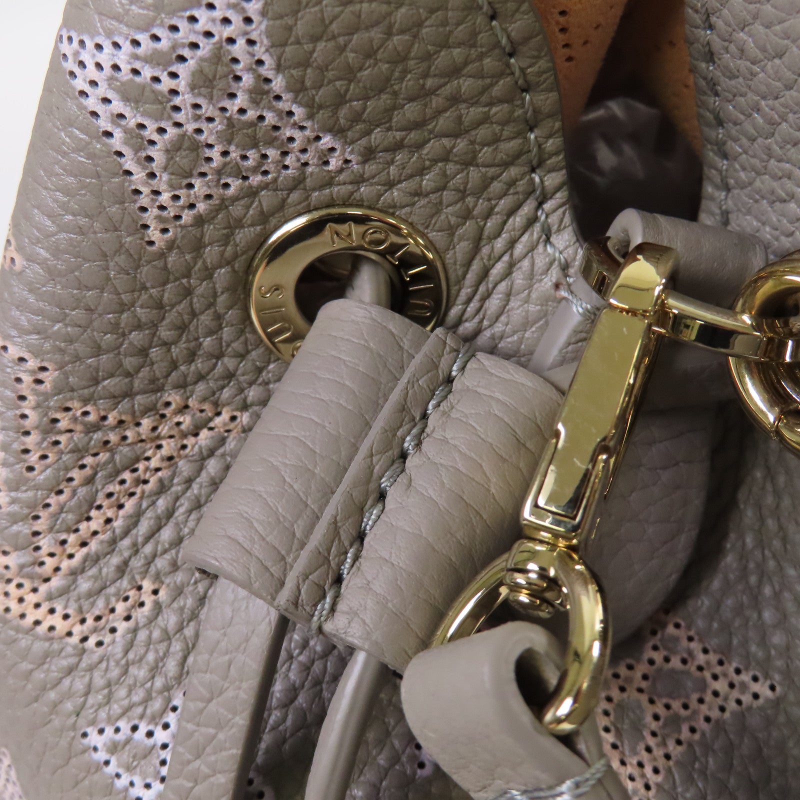 LOUIS VUITTON Mahina Flight Mode Bella 2Way Shoulder Bag手挽肩背兩用袋灰色