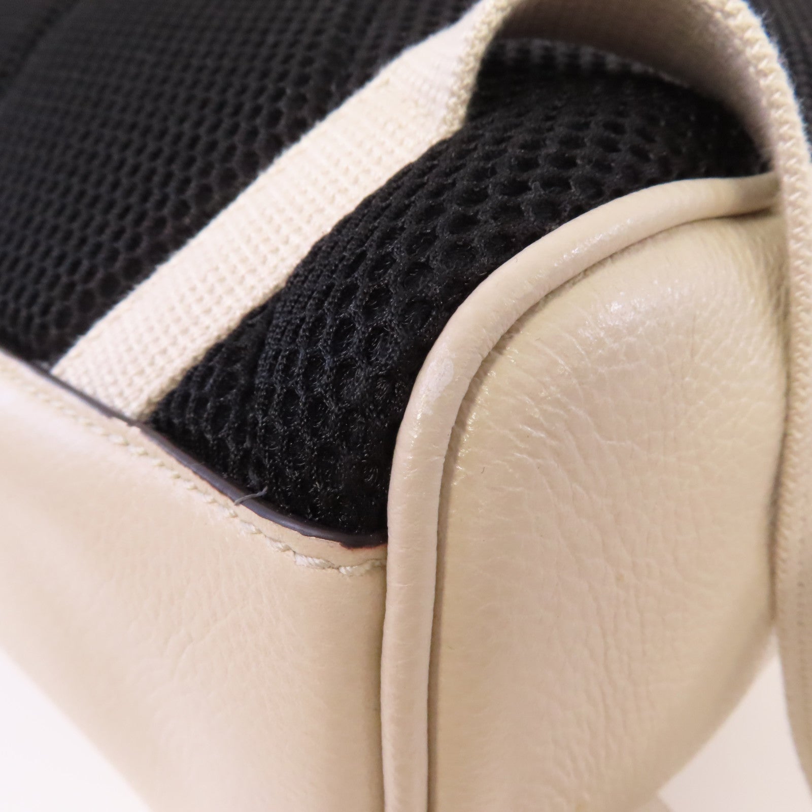 GUCCI 牛皮皮革Backpack背包米白色