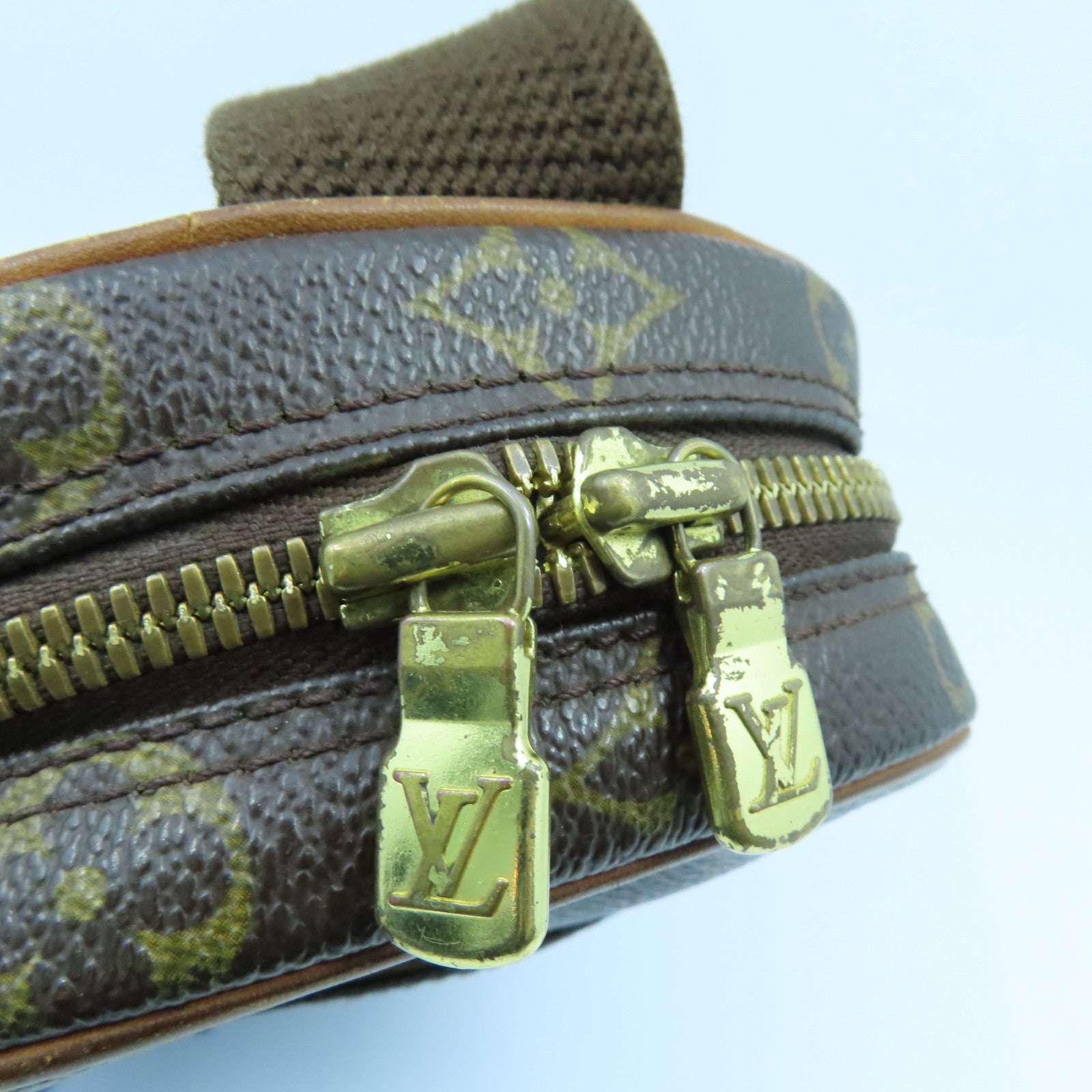 LOUIS VUITTON Monogram Pochette Gange金扣肩背袋啡色