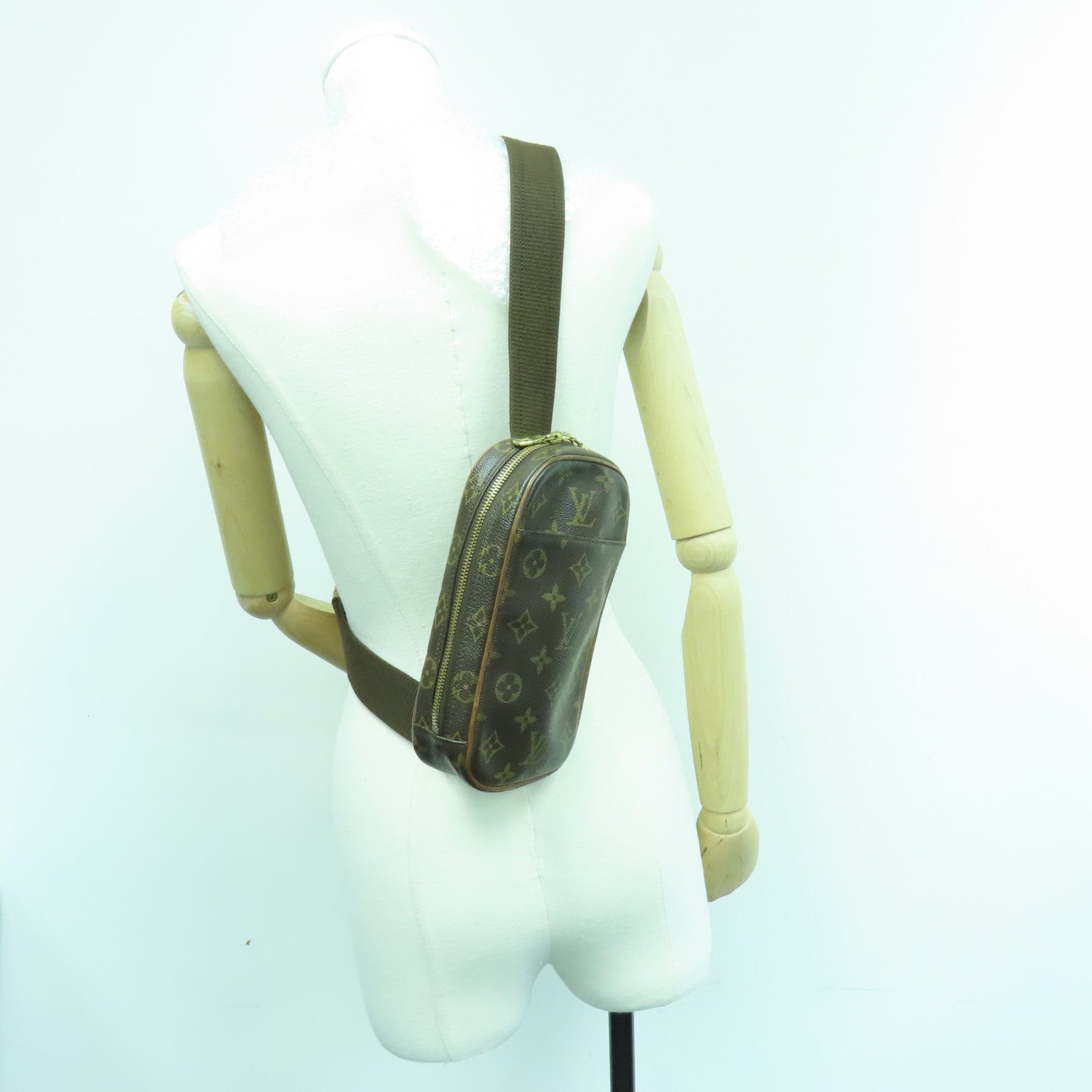 LOUIS VUITTON Monogram Pochette Gange金扣肩背袋啡色