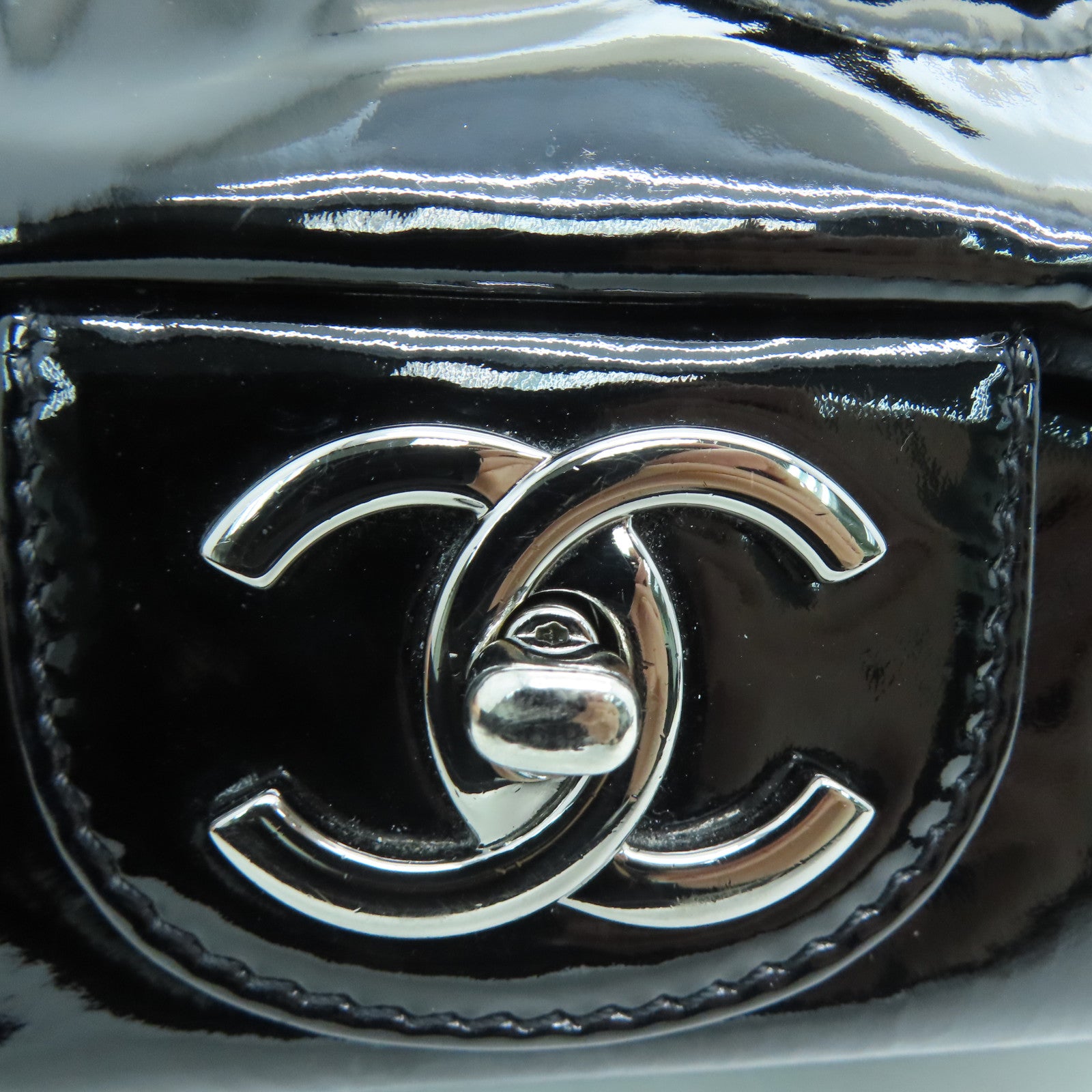 CHANEL 漆皮皮革Chain Shoulder Bag銀扣鏈帶肩背袋黑色