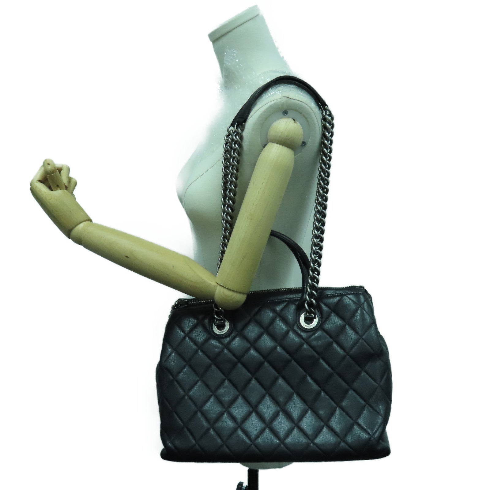 CHANEL diamond Caviar leather Tote Bag silver buckle handle bag black
