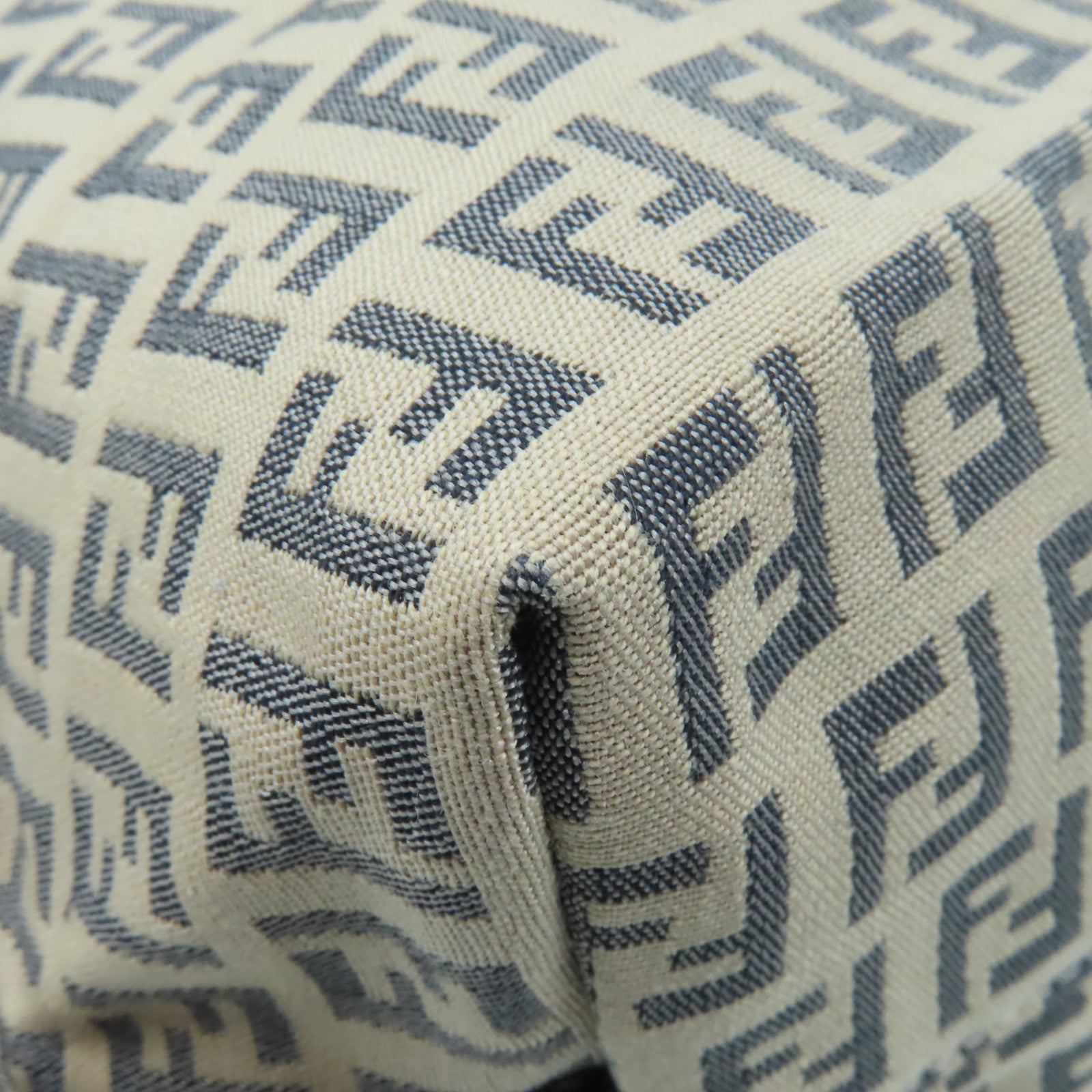 FENDI 帆布Shoulder Bag肩背袋杏色/黑色