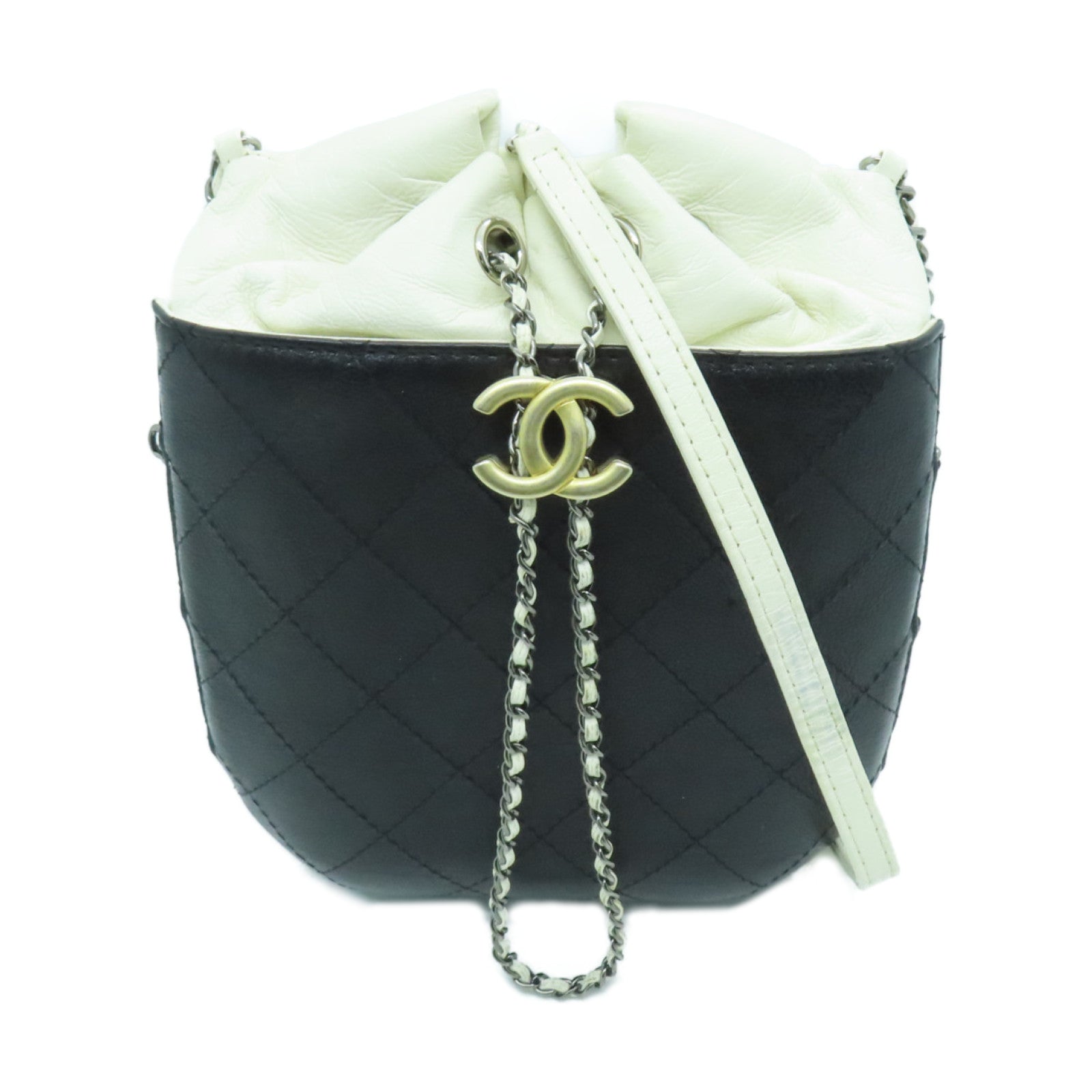 CHANEL diamond leather Chain Shoulder Bag gold buckle / silver buckle chain shoulder bag black / white