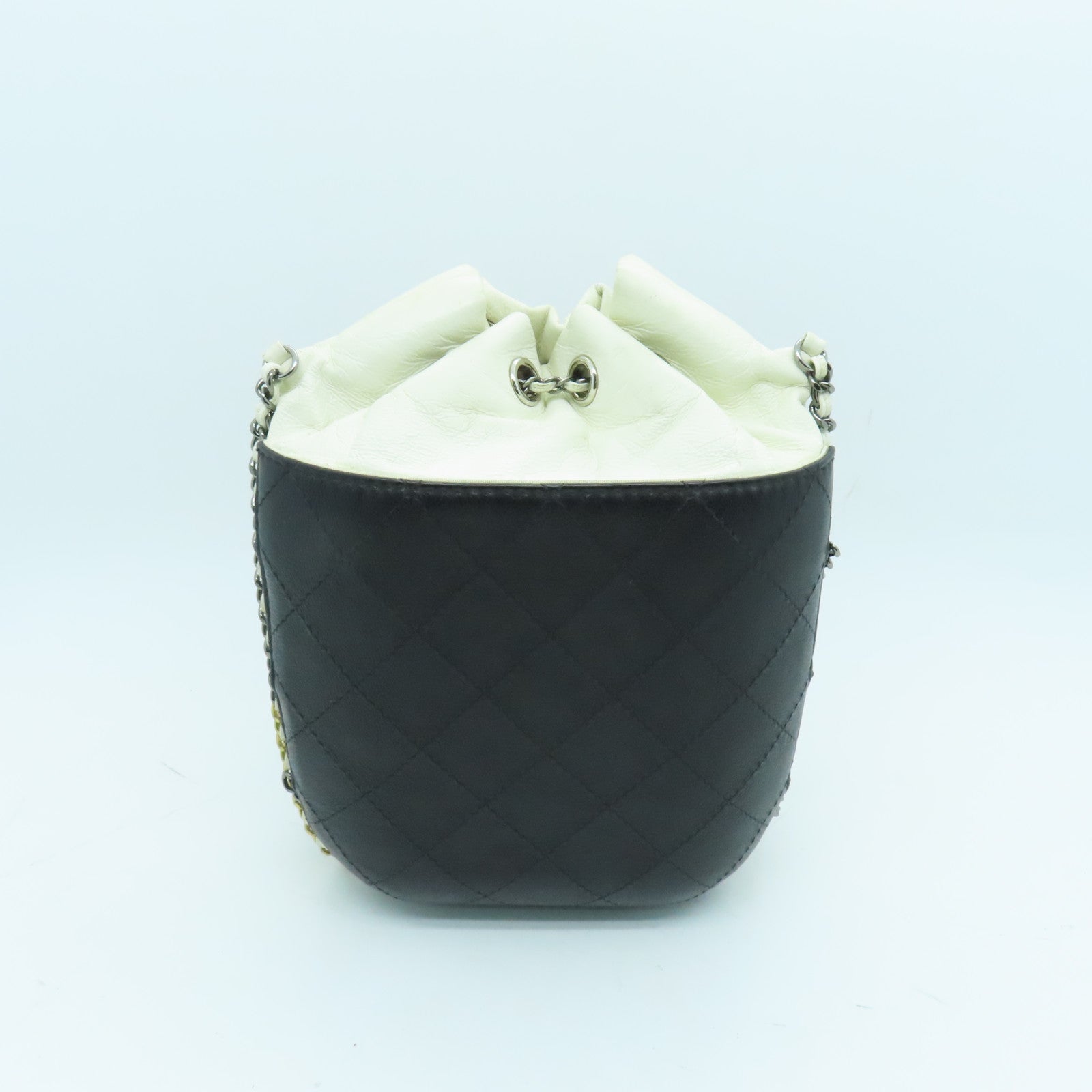 CHANEL diamond leather Chain Shoulder Bag gold buckle / silver buckle chain shoulder bag black / white