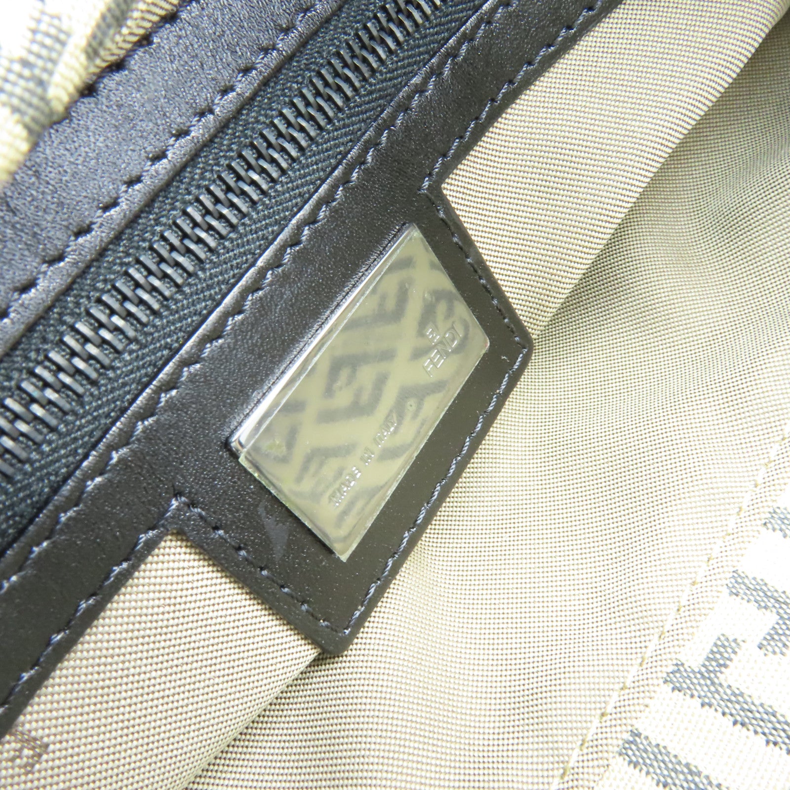 FENDI 帆布Shoulder Bag肩背袋杏色/黑色