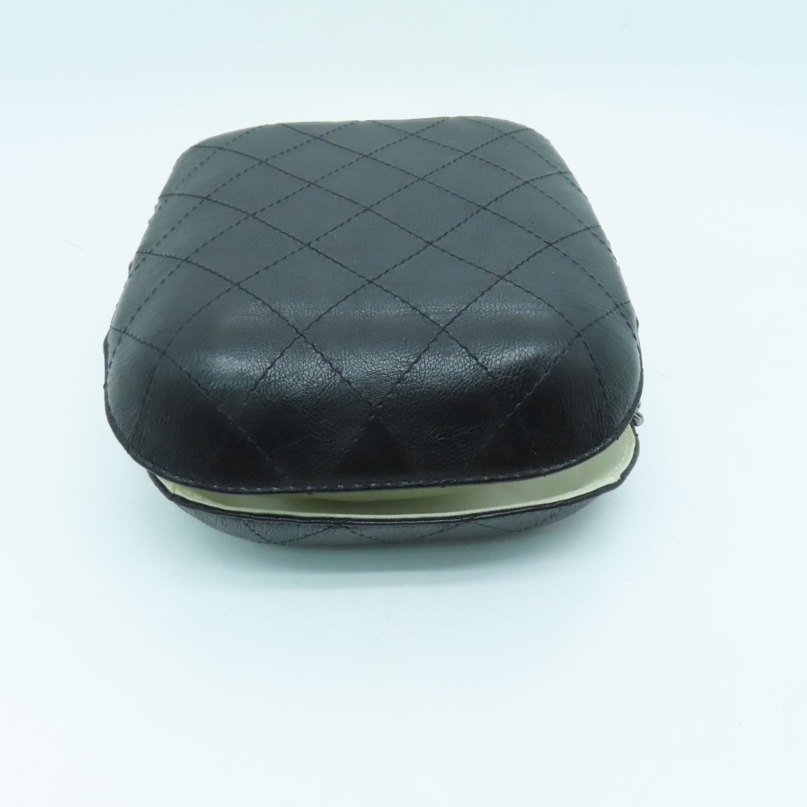 CHANEL diamond leather Chain Shoulder Bag gold buckle / silver buckle chain shoulder bag black / white