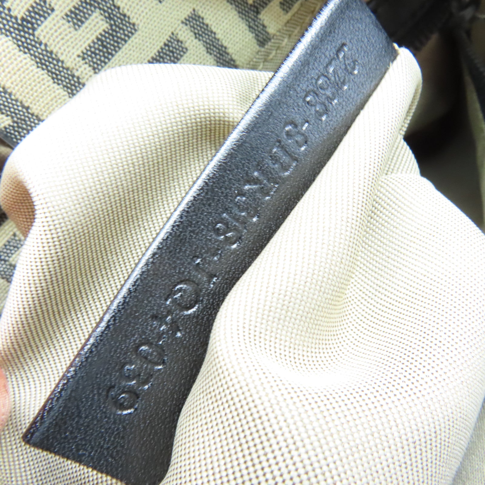 FENDI 帆布Shoulder Bag肩背袋杏色/黑色
