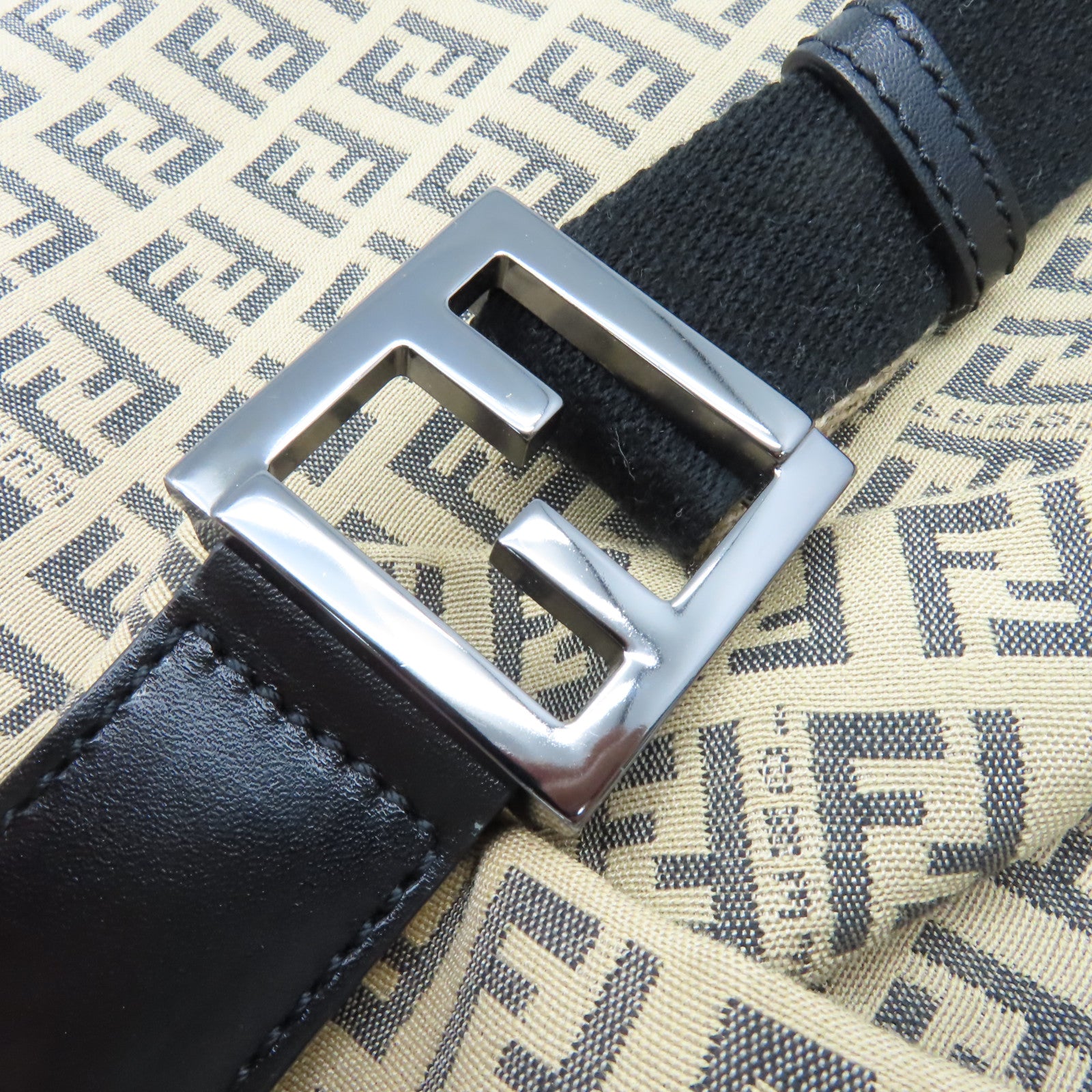 FENDI 帆布Shoulder Bag肩背袋杏色/黑色