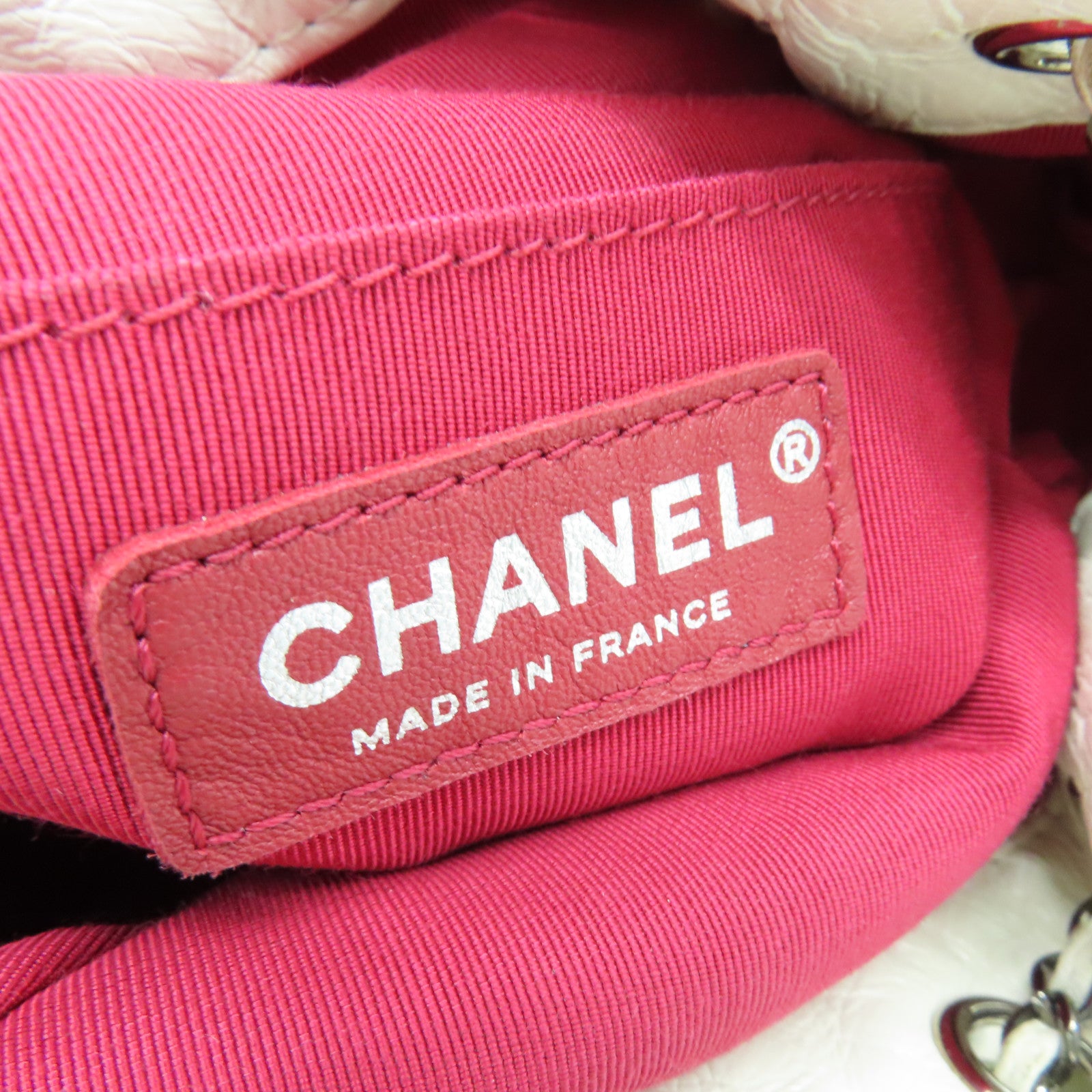 CHANEL diamond leather Chain Shoulder Bag gold buckle / silver buckle chain shoulder bag black / white