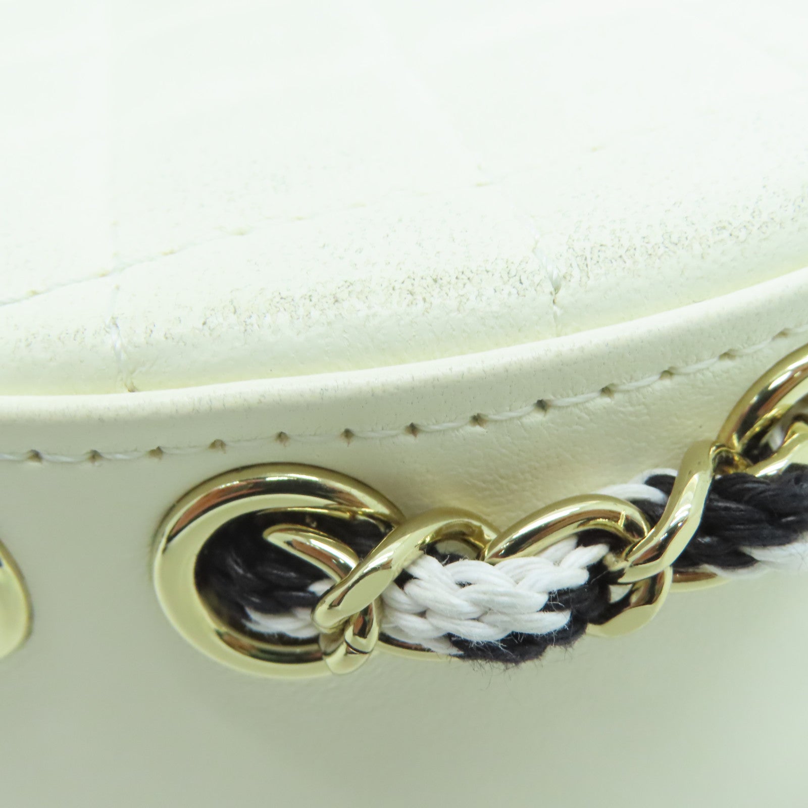 CHANEL 【激減優惠】羊皮皮革/PVC Chain Shoulder金扣鏈帶肩背袋白色/黑色
