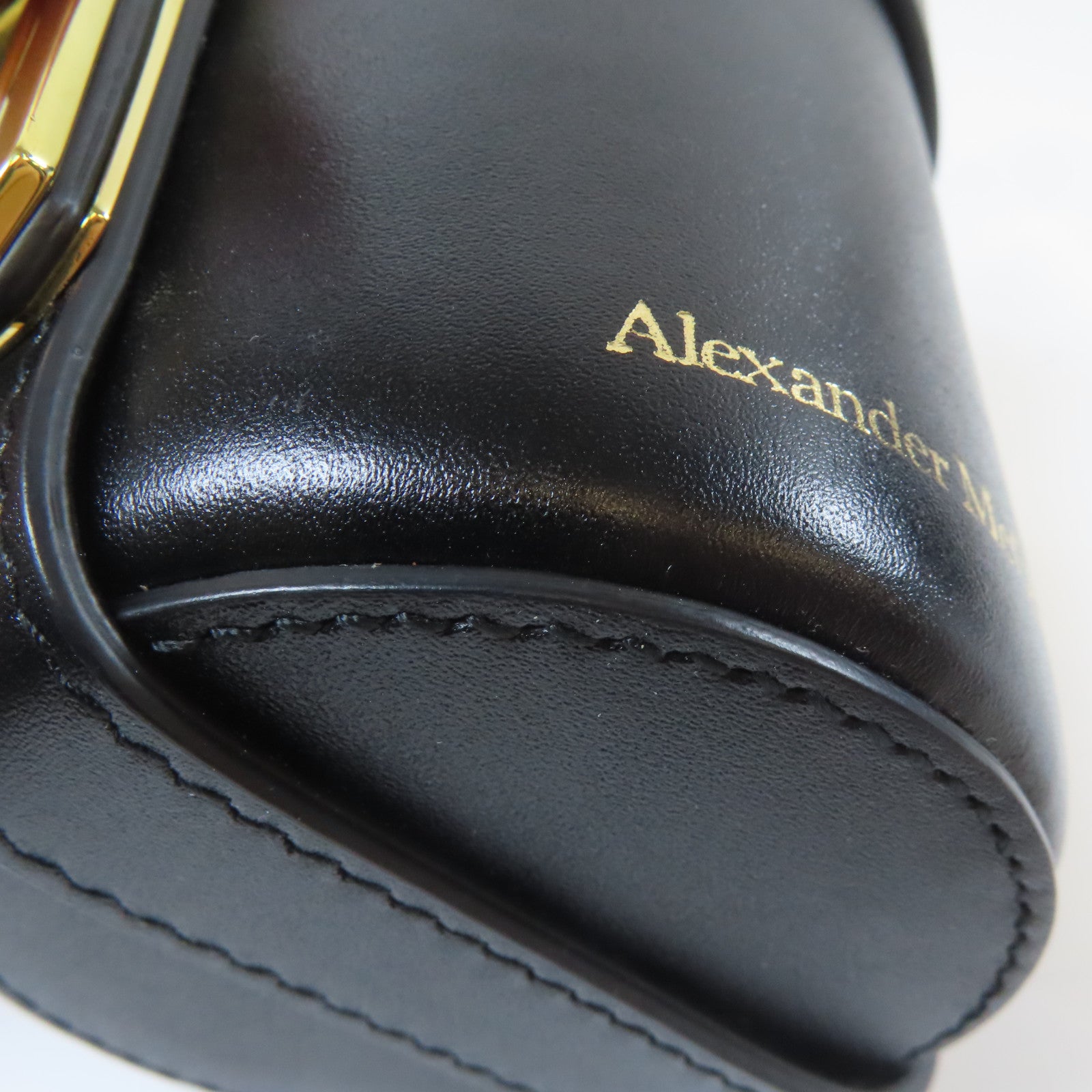 Alexander McQueen 牛皮皮革Pouch Shoulder金扣肩背袋黑色