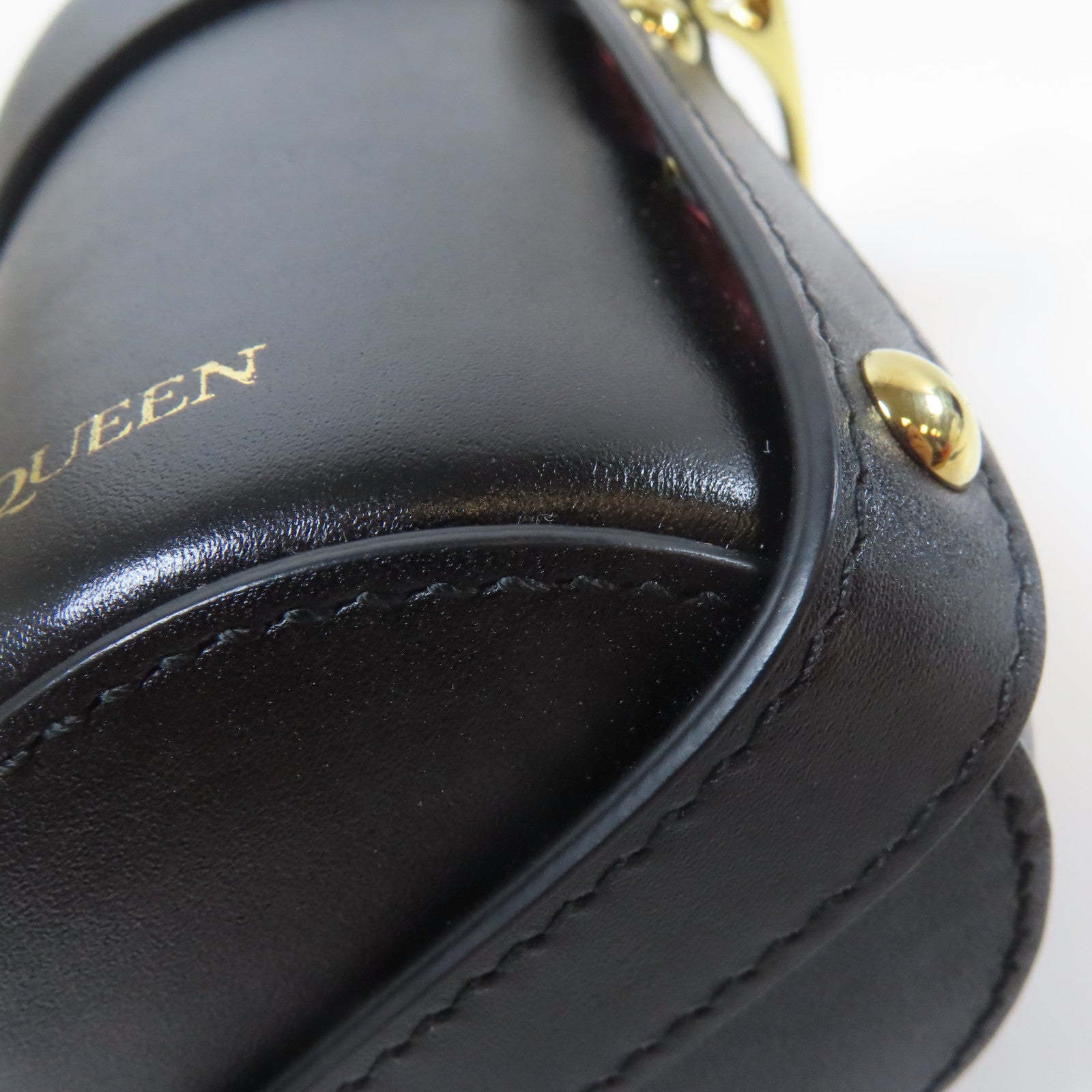 Alexander McQueen 牛皮皮革Pouch Shoulder金扣肩背袋黑色