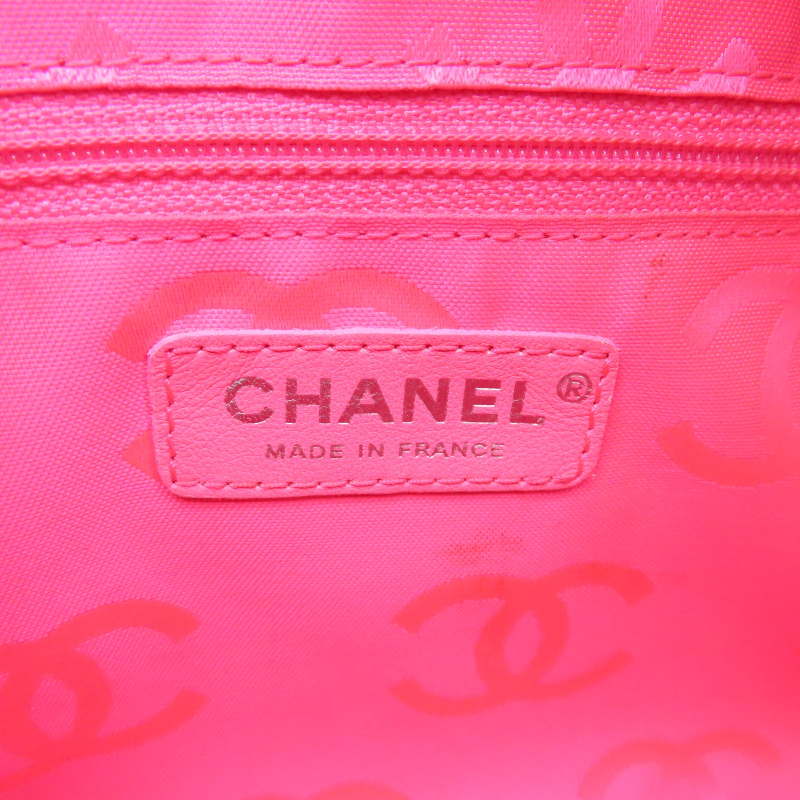 CHANEL Rhombus Calfskin Leather Cambon Silver Buckle Shoulder Bag White/Black