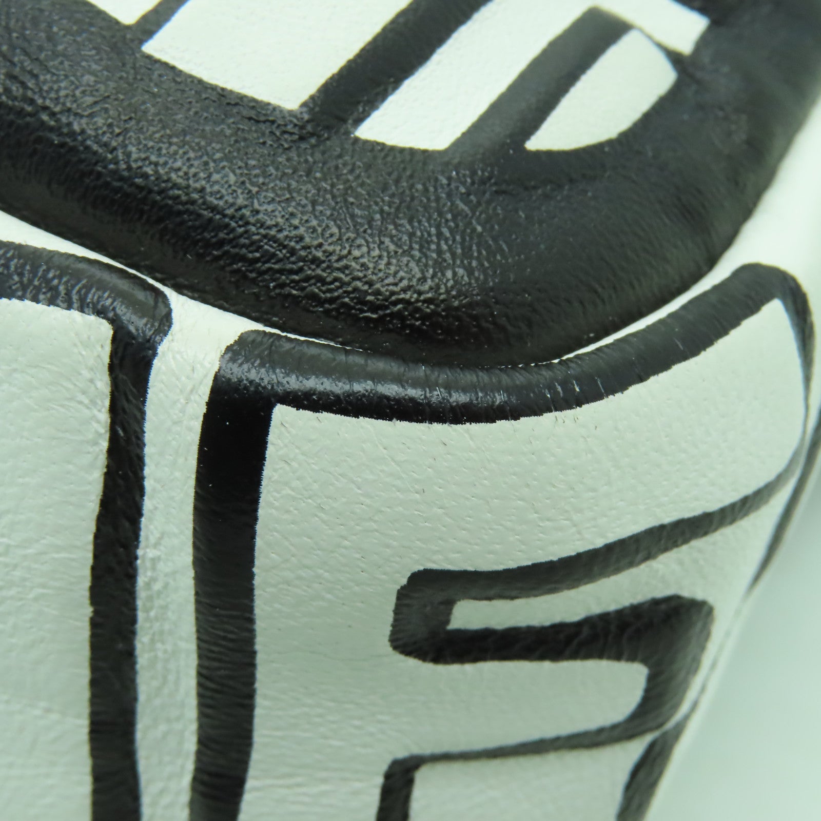 FENDI 皮革2 Way Shoulder金扣手挽肩背兩用袋白色/黑色