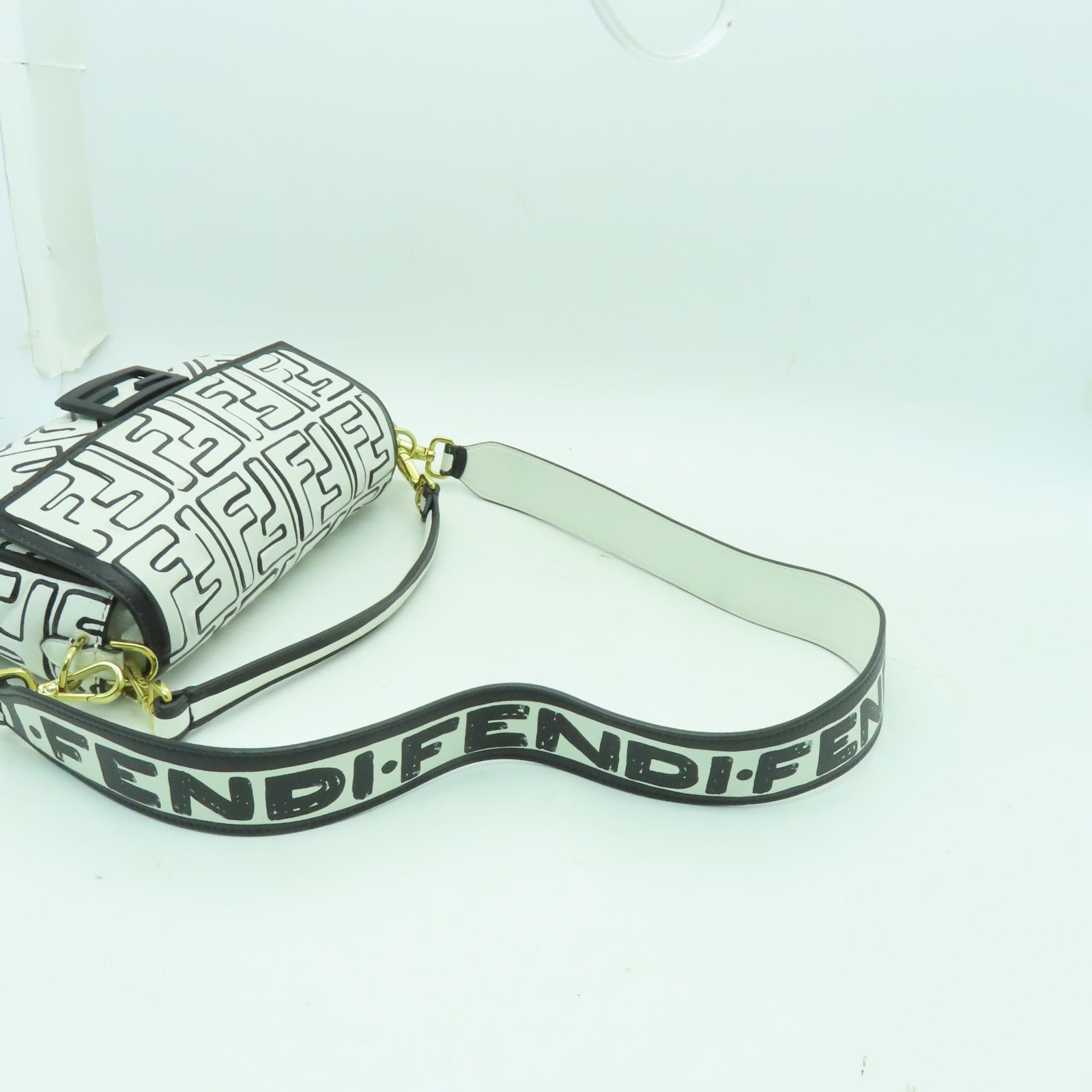 FENDI 皮革2 Way Shoulder金扣手挽肩背兩用袋白色/黑色