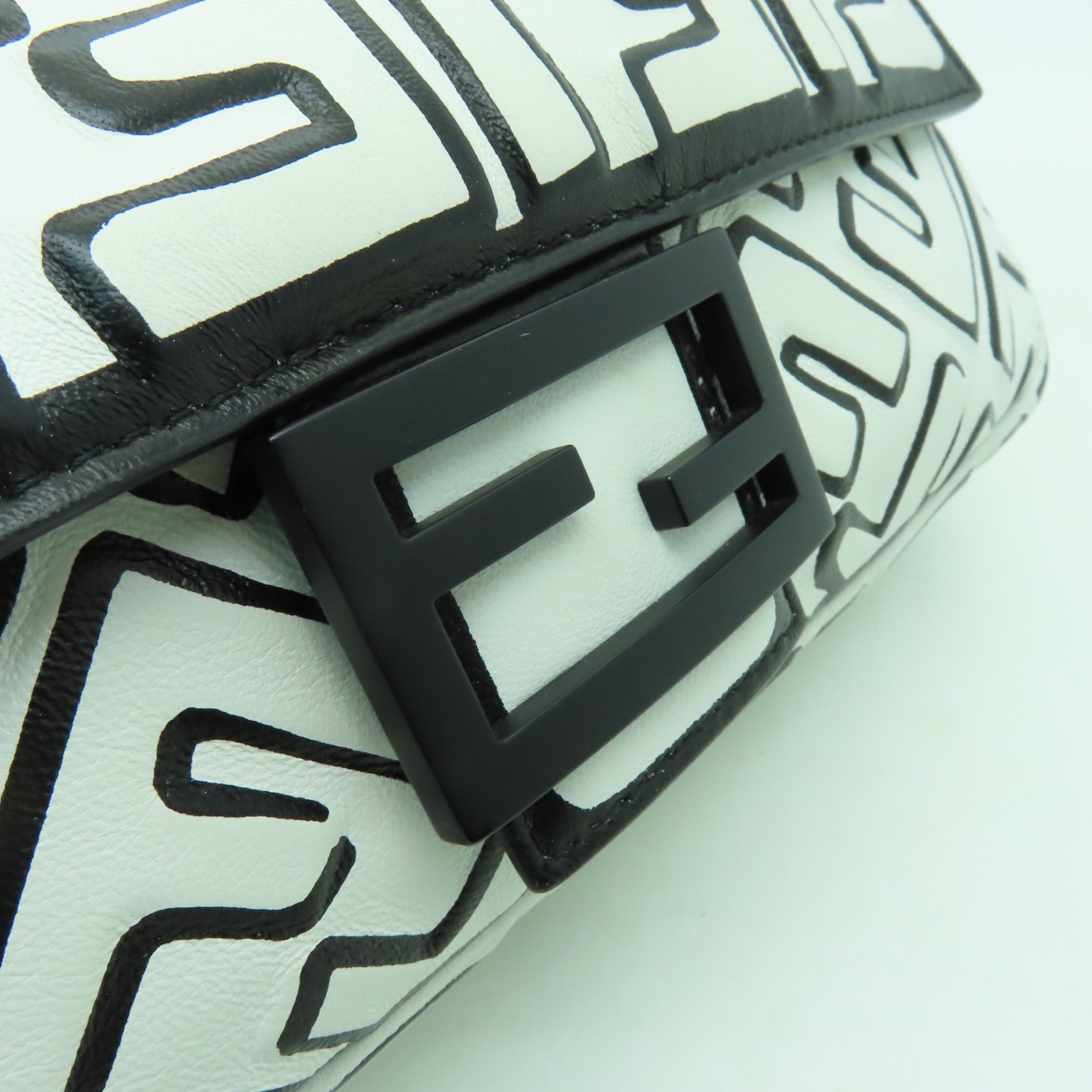 FENDI 皮革2 Way Shoulder金扣手挽肩背兩用袋白色/黑色