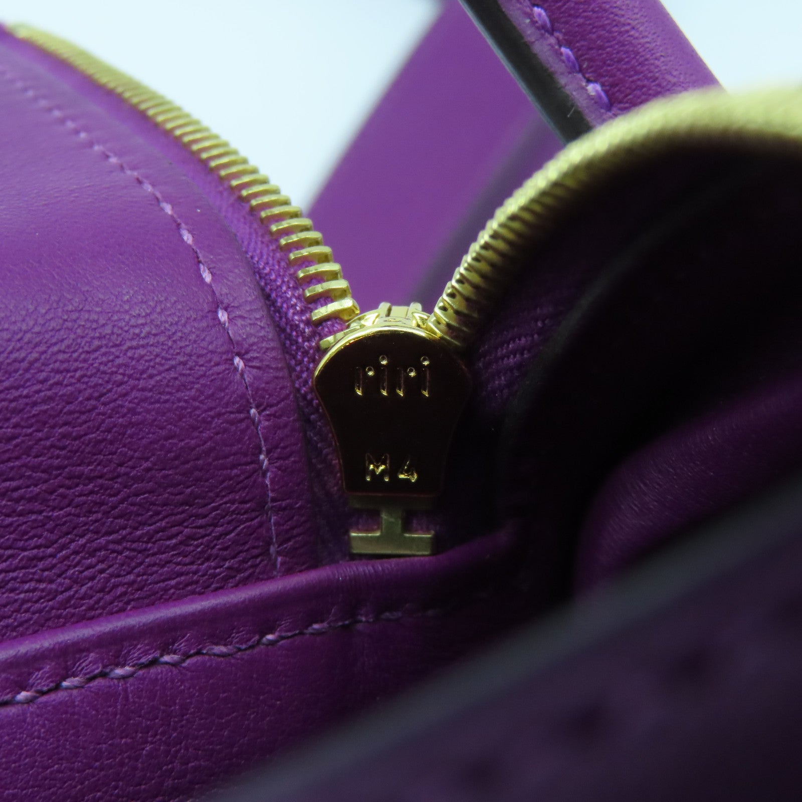 HERMES Swift Leather Mini Lindy Gold Buckle Handle Shoulder Bag Purple
