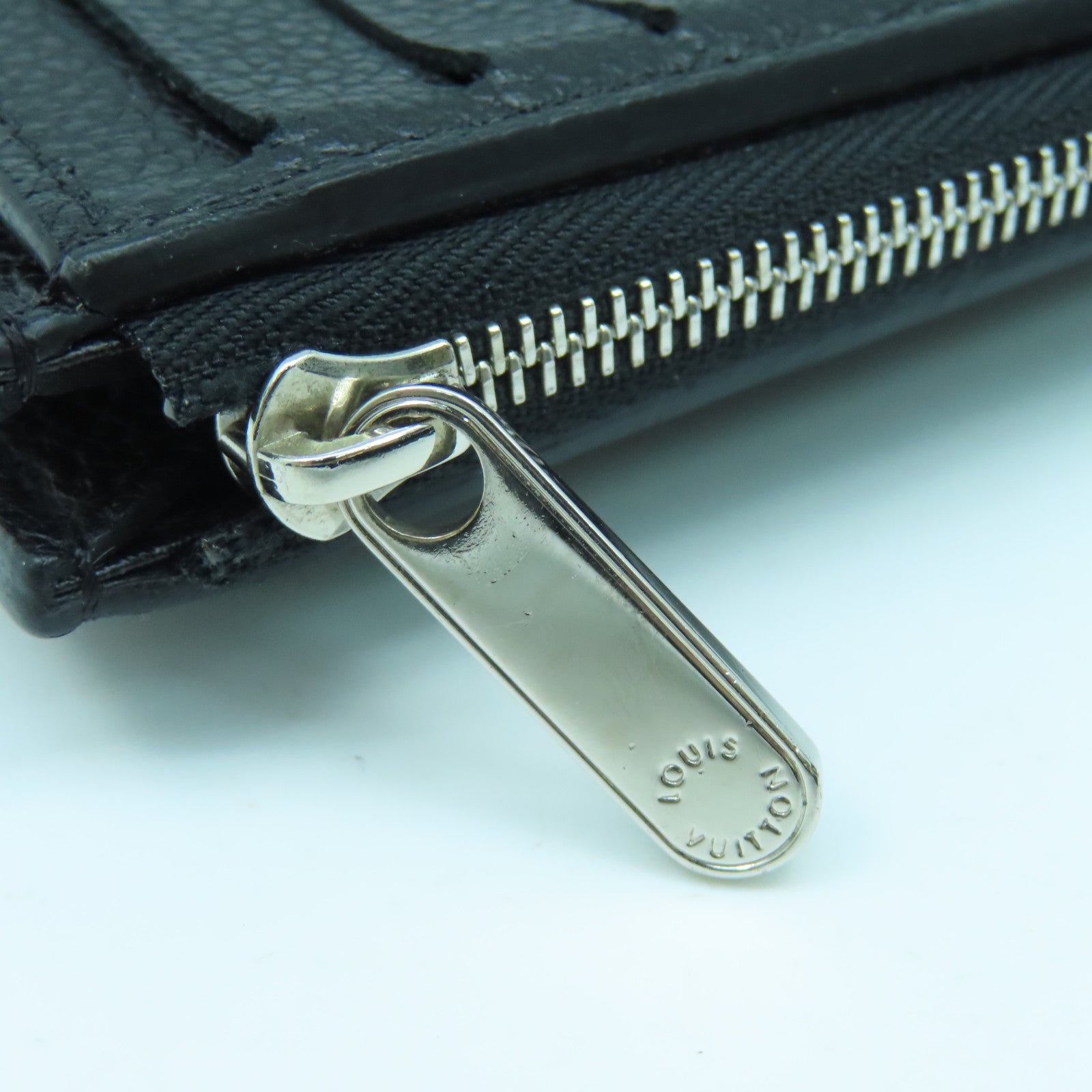 LOUIS VUITTON 【激減優惠】牛皮皮革Mylockme Compact Wallet銀扣錢包黑色