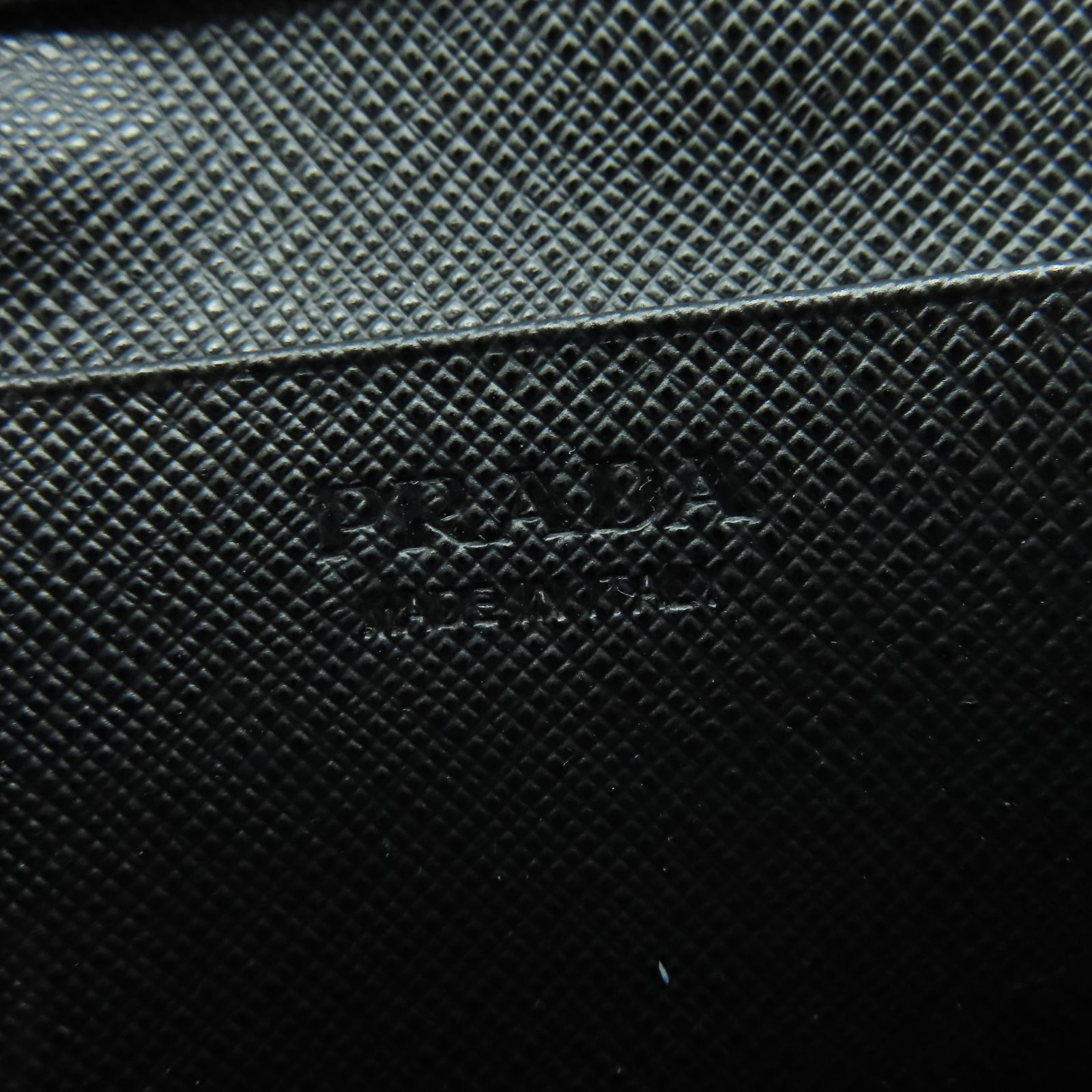 PRADA Saffiano皮革Card Case金扣卡片包黑色