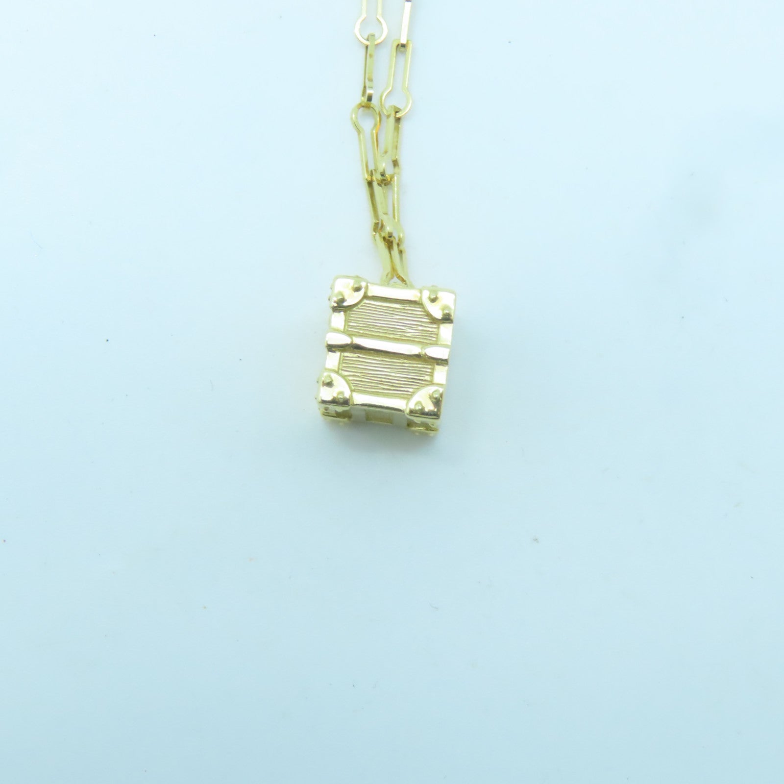LOUIS VUITTON 18K Gold Necklace Necklace
