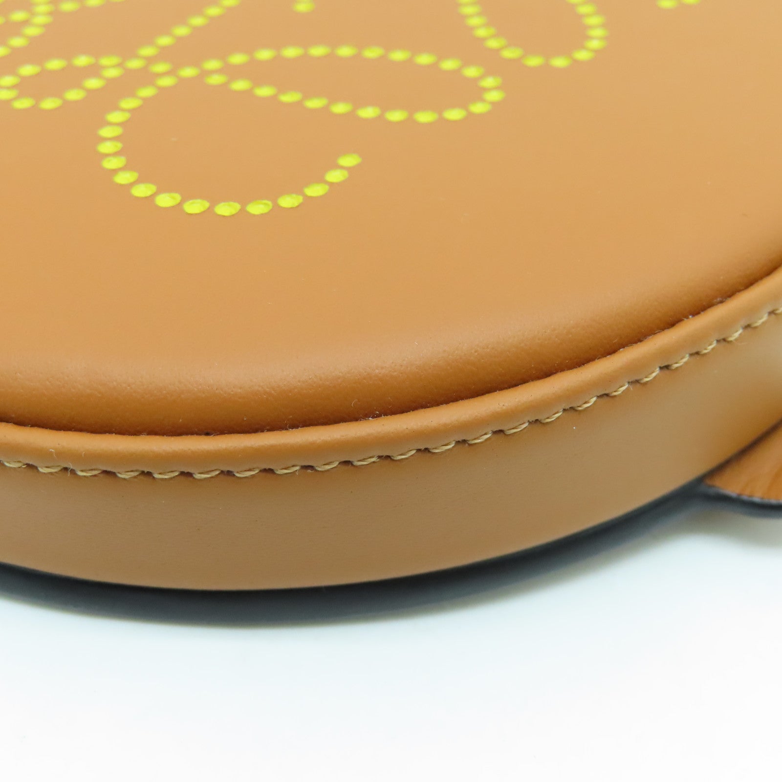 LOEWE 牛皮皮革Pouch Heel Bag肩背袋啡色